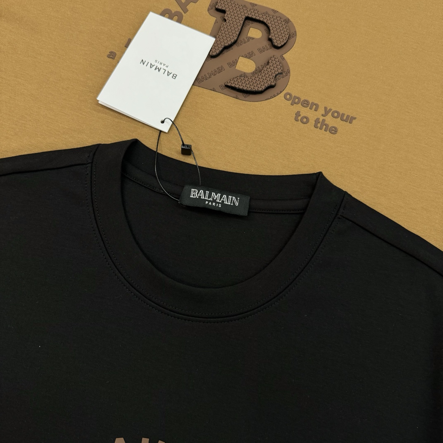Balmain 巴尔曼莫代尔短袖T恤.采用高品质300g莫代尔棉料，柔软舒适，日常穿着超友好!正面“BA