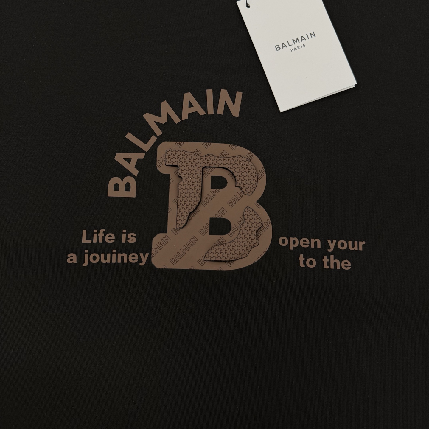 Balmain 巴尔曼莫代尔短袖T恤.采用高品质300g莫代尔棉料，柔软舒适，日常穿着超友好!正面“BA