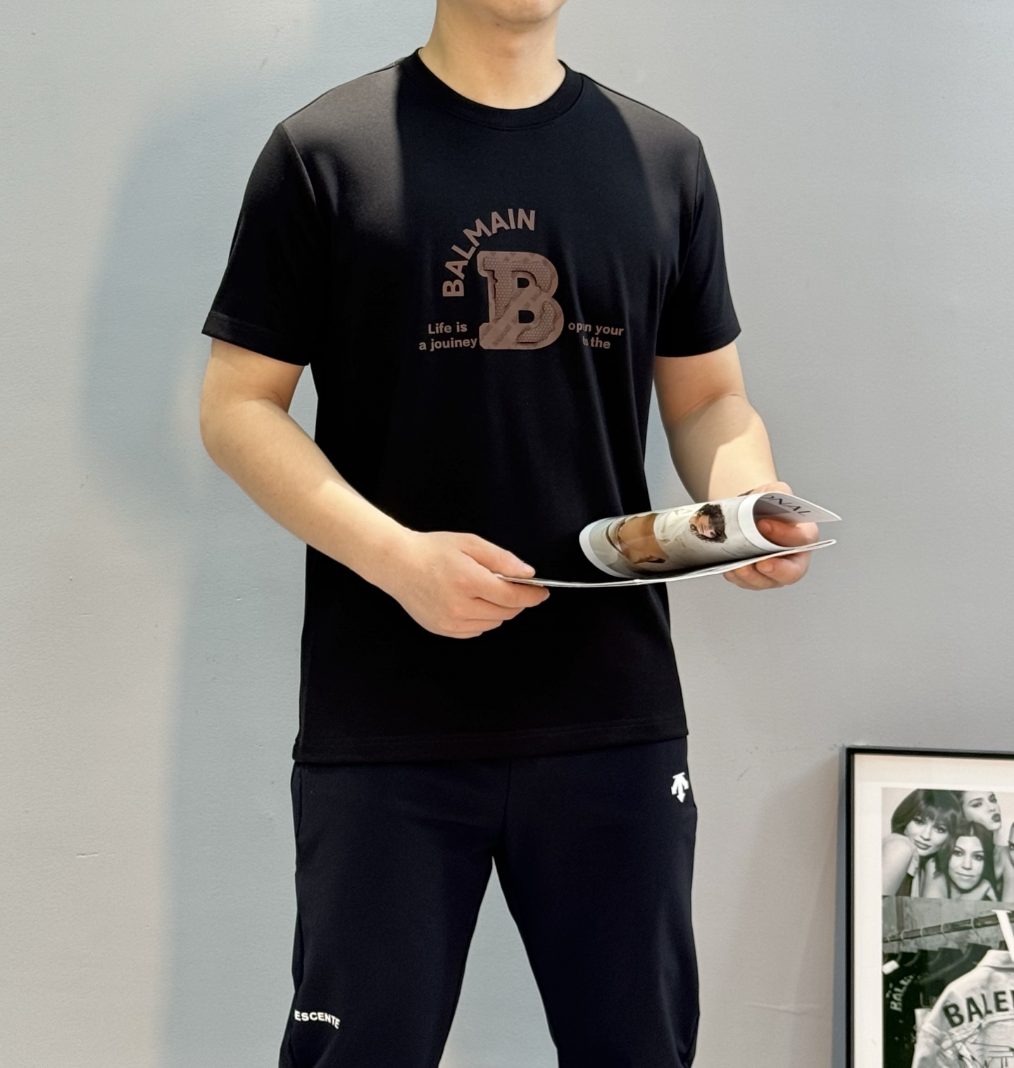 Balmain 巴尔曼莫代尔短袖T恤.采用高品质300g莫代尔棉料，柔软舒适，日常穿着超友好!正面“BA