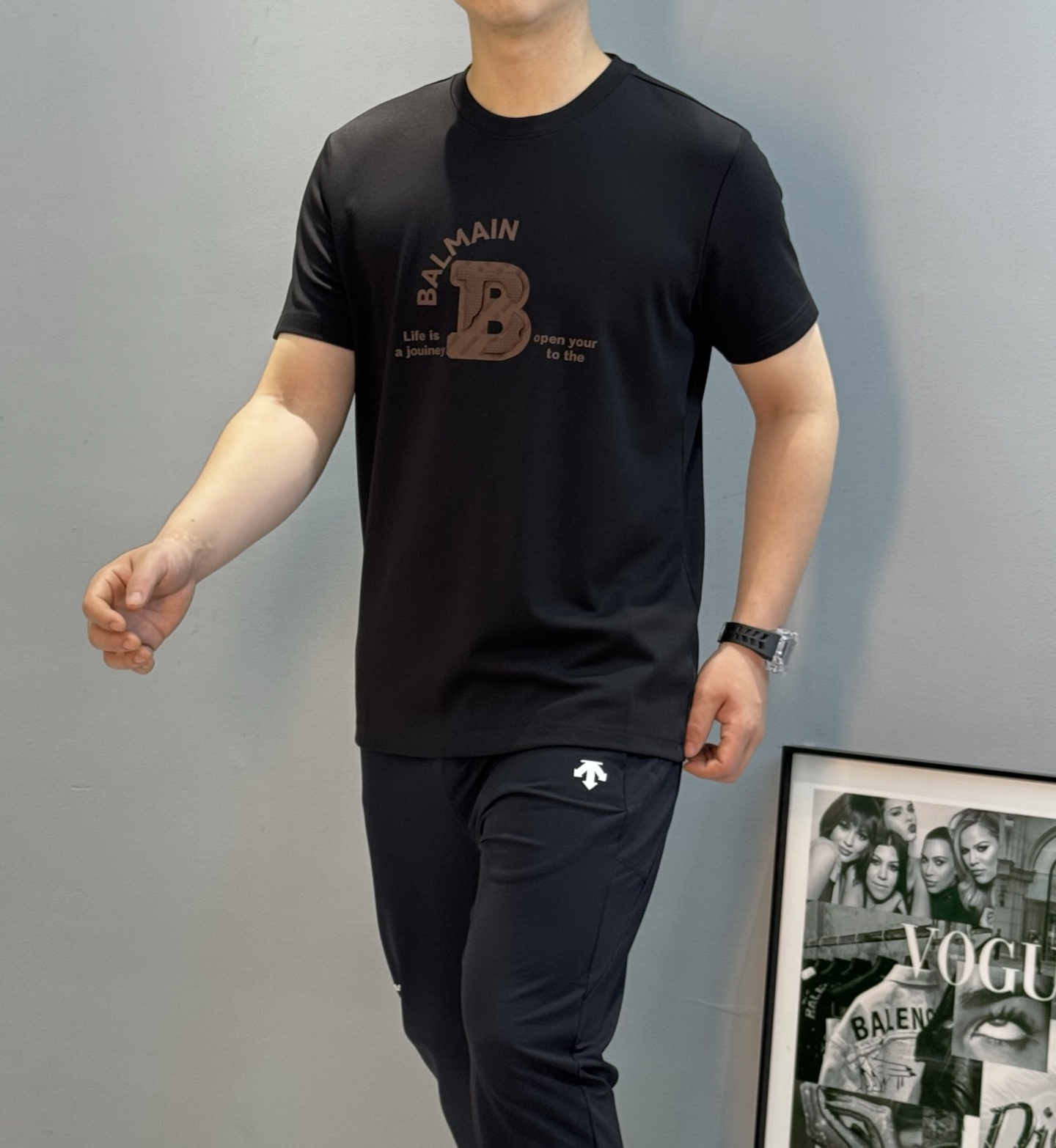 Balmain 巴尔曼莫代尔短袖T恤.采用高品质300g莫代尔棉料，柔软舒适，日常穿着超友好!正面“BA