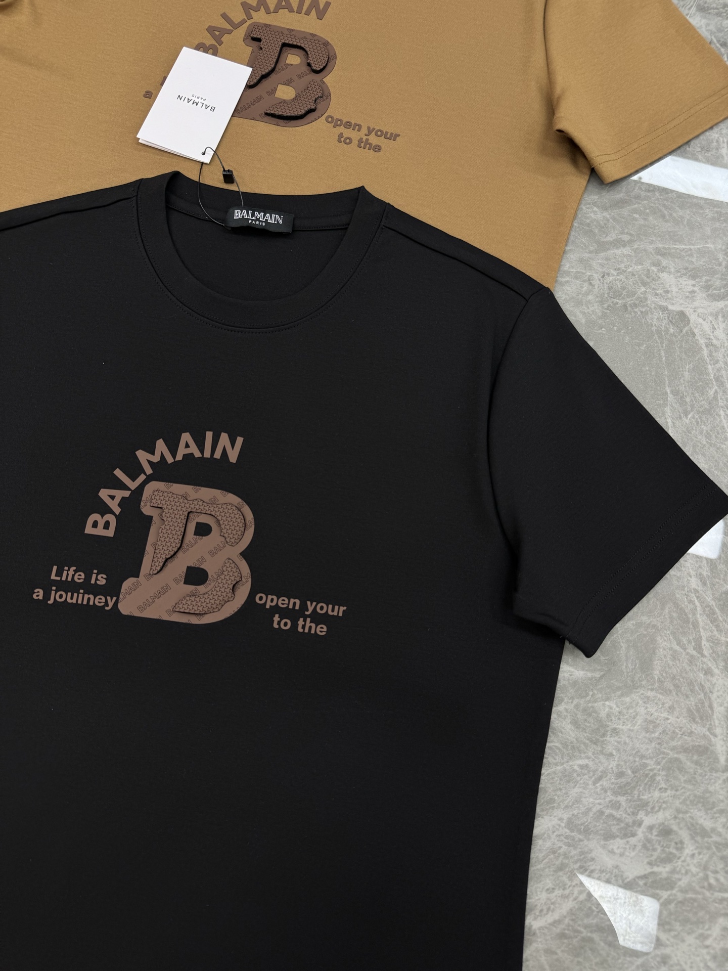 Balmain 巴尔曼莫代尔短袖T恤.采用高品质300g莫代尔棉料，柔软舒适，日常穿着超友好!正面“BA