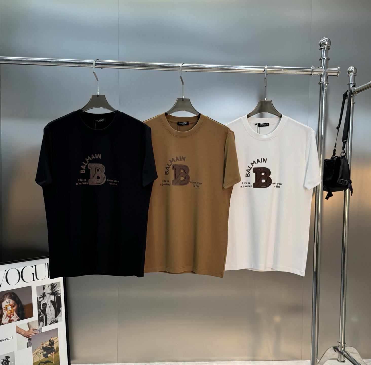 Balmain 巴尔曼莫代尔短袖T恤.采用高品质300g莫代尔棉料，柔软舒适，日常穿着超友好!正面“BA