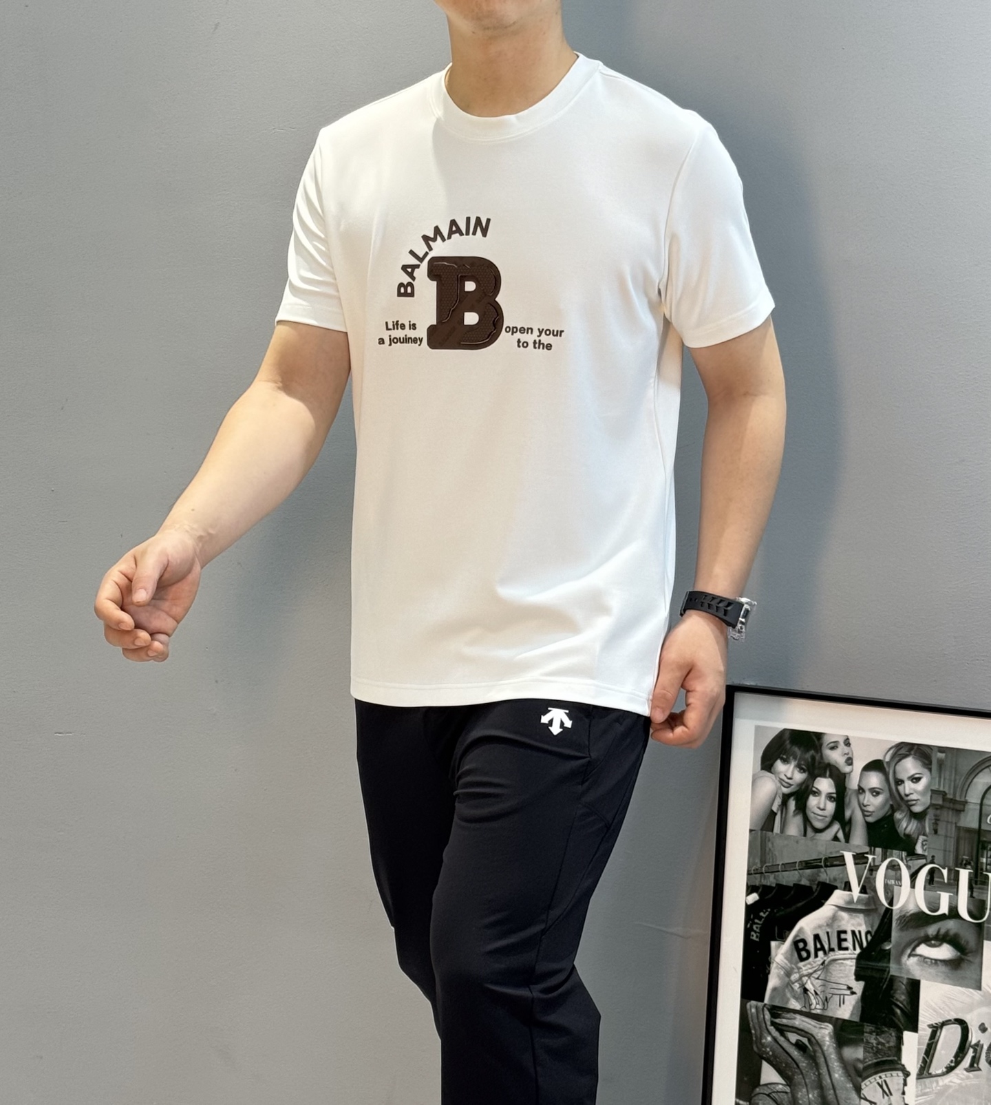 Balmain 巴尔曼莫代尔短袖T恤.采用高品质300g莫代尔棉料，柔软舒适，日常穿着超友好!正面“BA