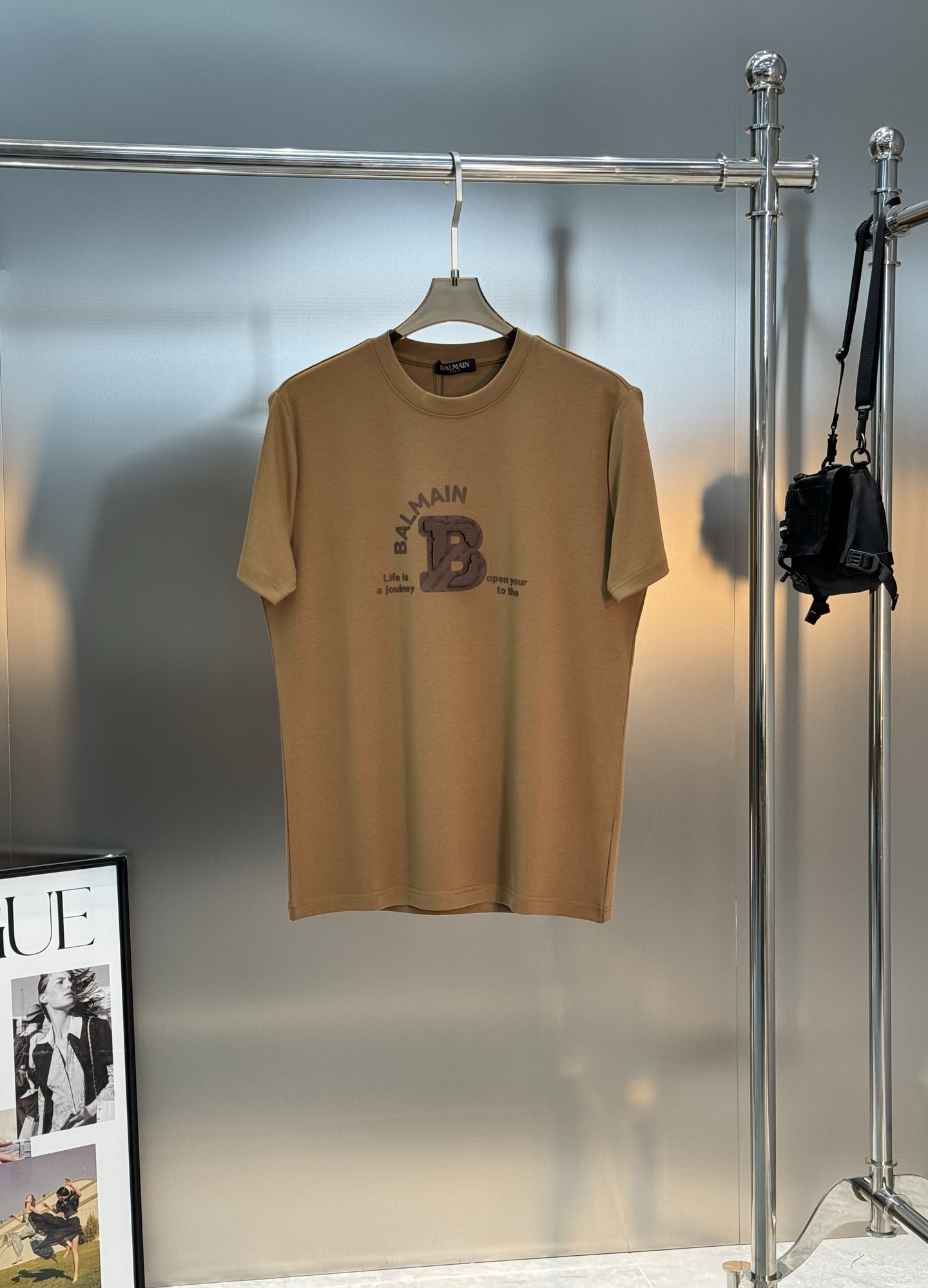 Balmain 巴尔曼莫代尔短袖T恤.采用高品质300g莫代尔棉料，柔软舒适，日常穿着超友好!正面“BA