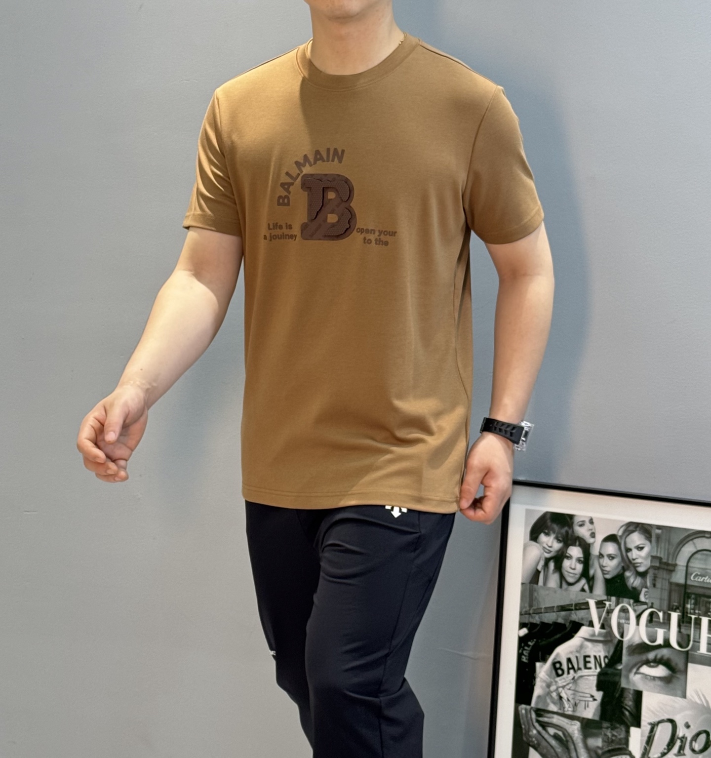 Balmain 巴尔曼莫代尔短袖T恤.采用高品质300g莫代尔棉料，柔软舒适，日常穿着超友好!正面“BA