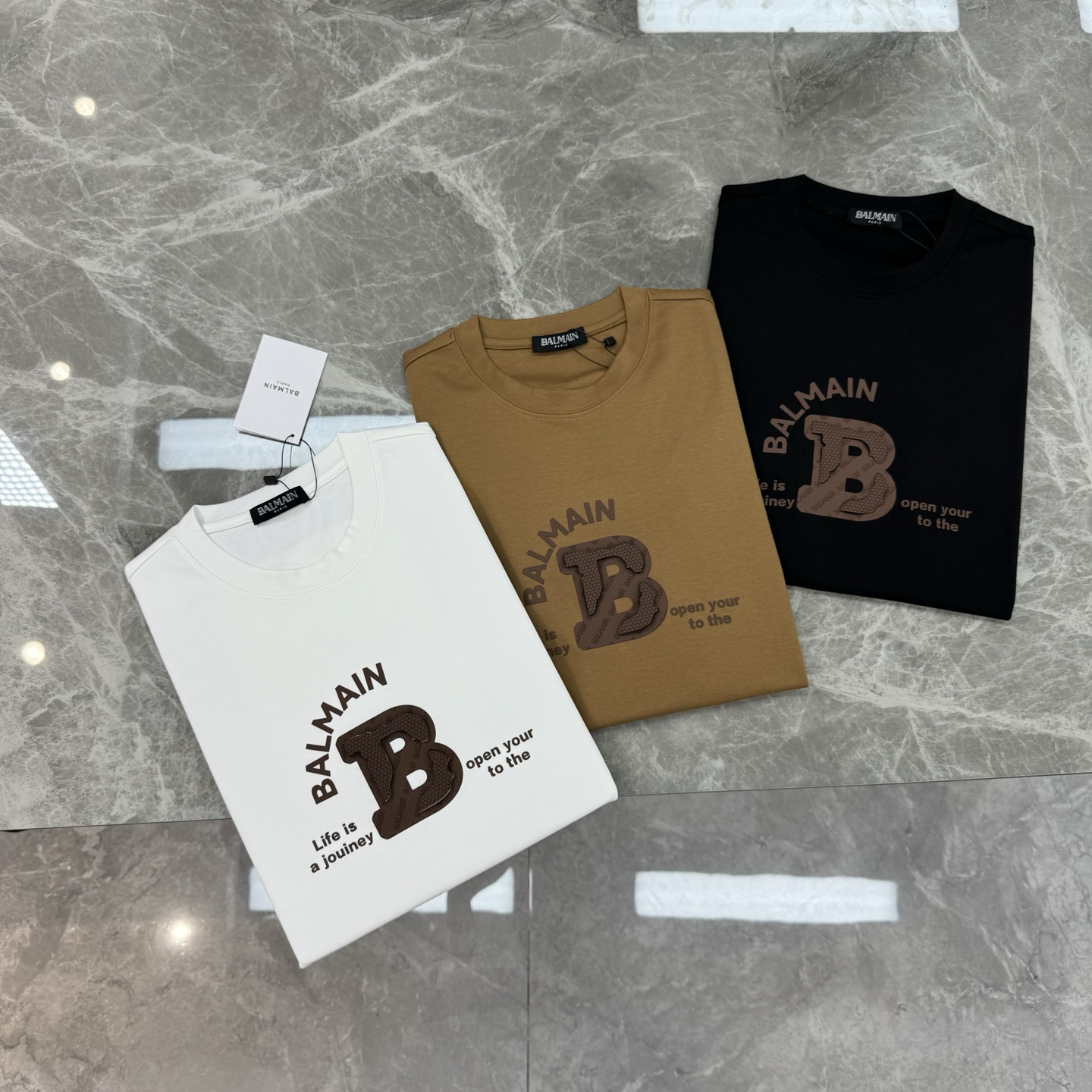 Balmain 巴尔曼莫代尔短袖T恤.采用高品质300g莫代尔棉料，柔软舒适，日常穿着超友好!正面“BA