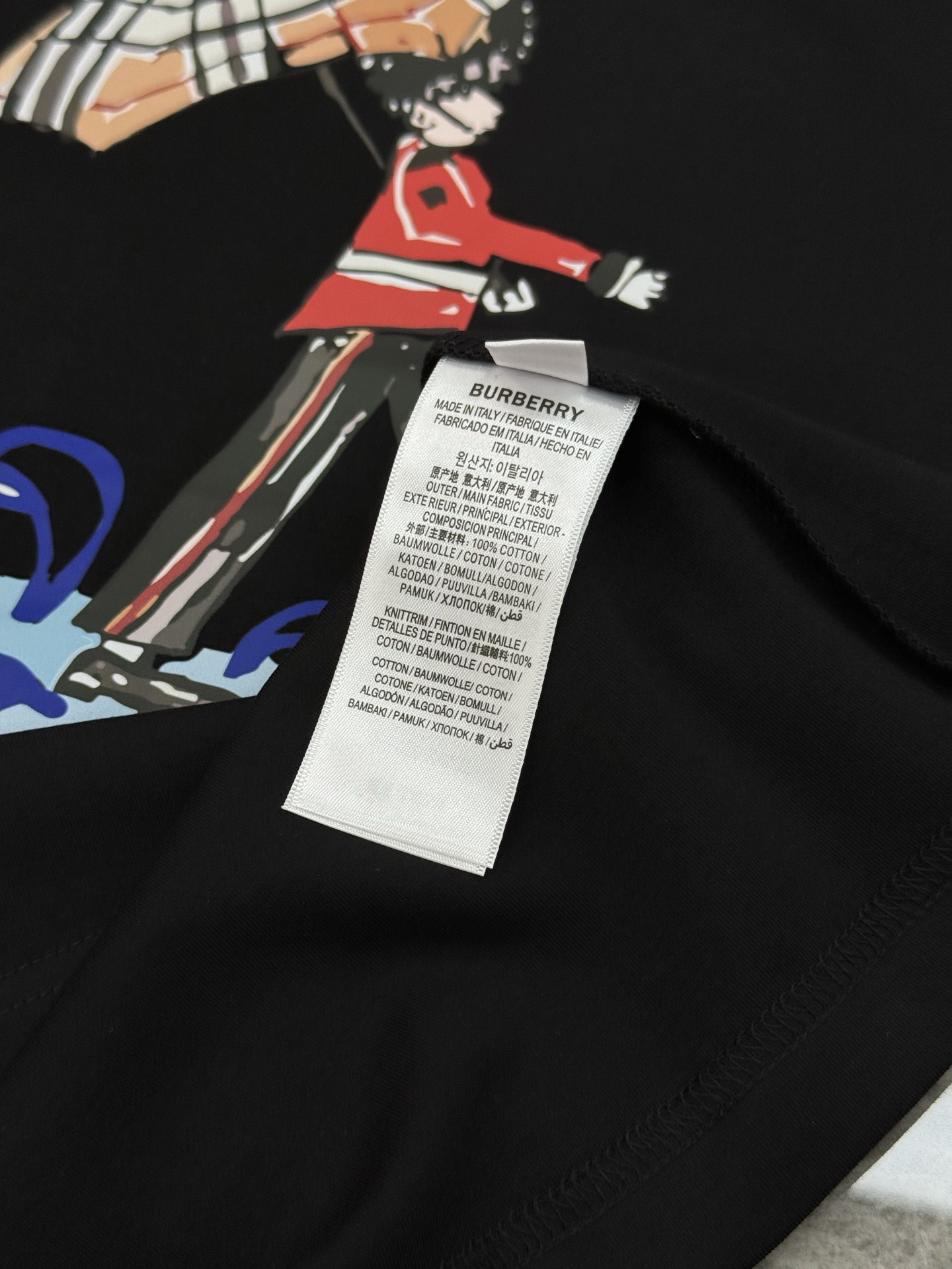 Burberry巴宝莉新款莫代尔T恤.采用纯棉300g莫代尔面料材质，柔软舒适，日常穿着超友好!正面是品