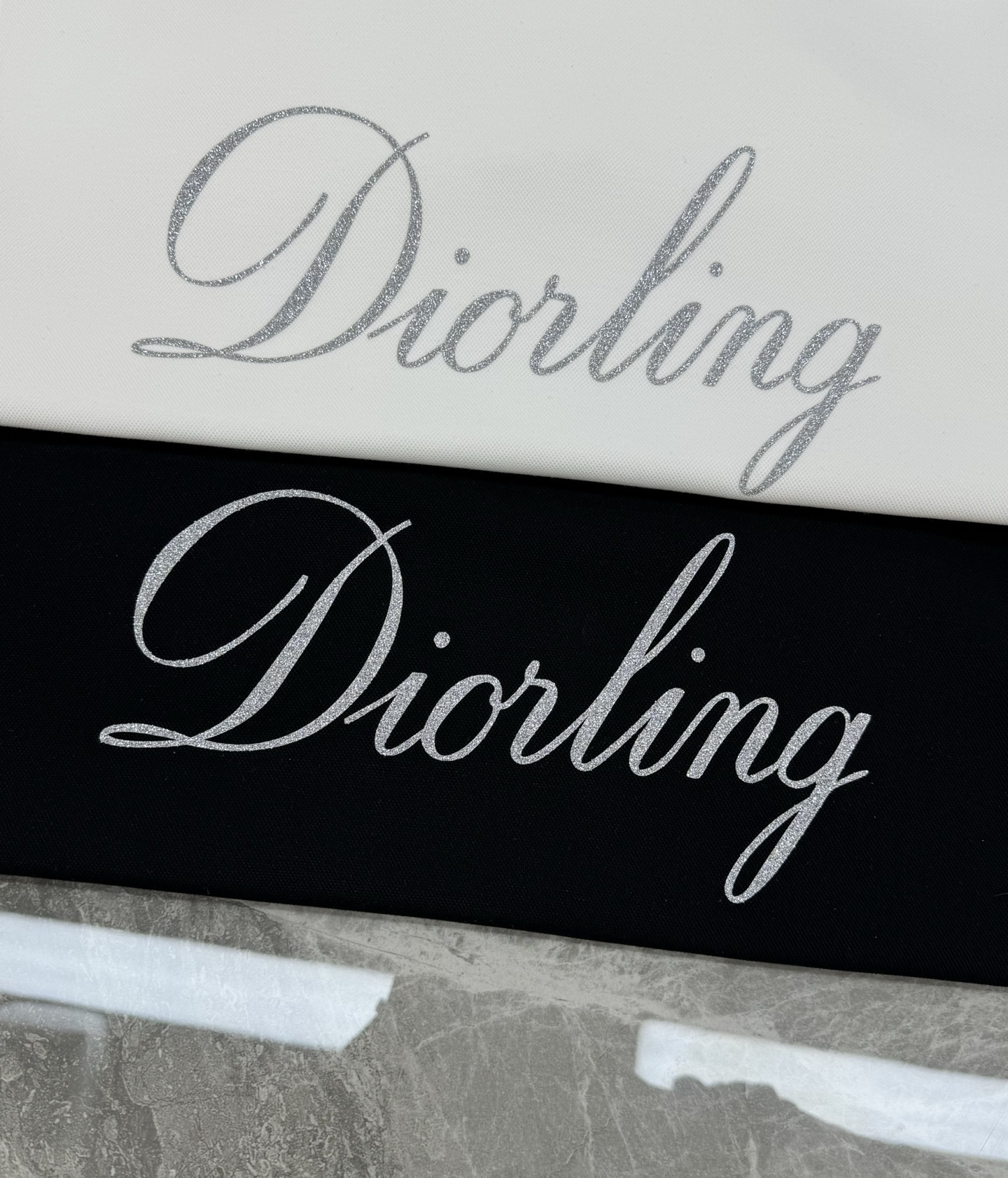 Dior Dorking25s新品连帽卫衣.迪奥日常款.黑色主色+白色草写Logo，辨识度超高!柔软棉质