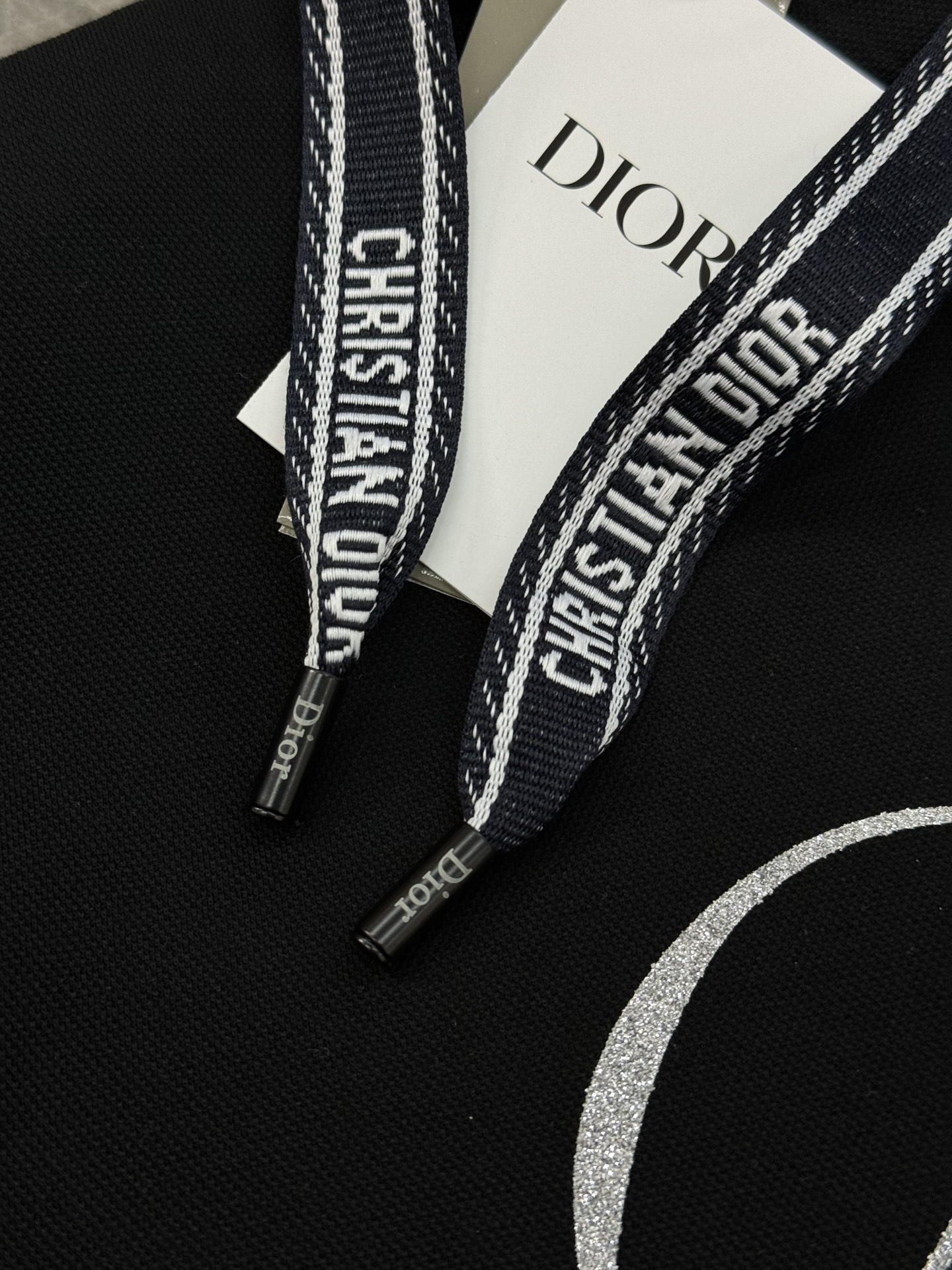 Dior Dorking25s新品连帽卫衣.迪奥日常款.黑色主色+白色草写Logo，辨识度超高!柔软棉质