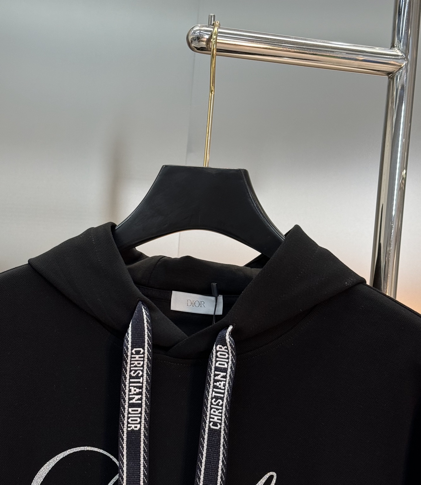 Dior Dorking25s新品连帽卫衣.迪奥日常款.黑色主色+白色草写Logo，辨识度超高!柔软棉质