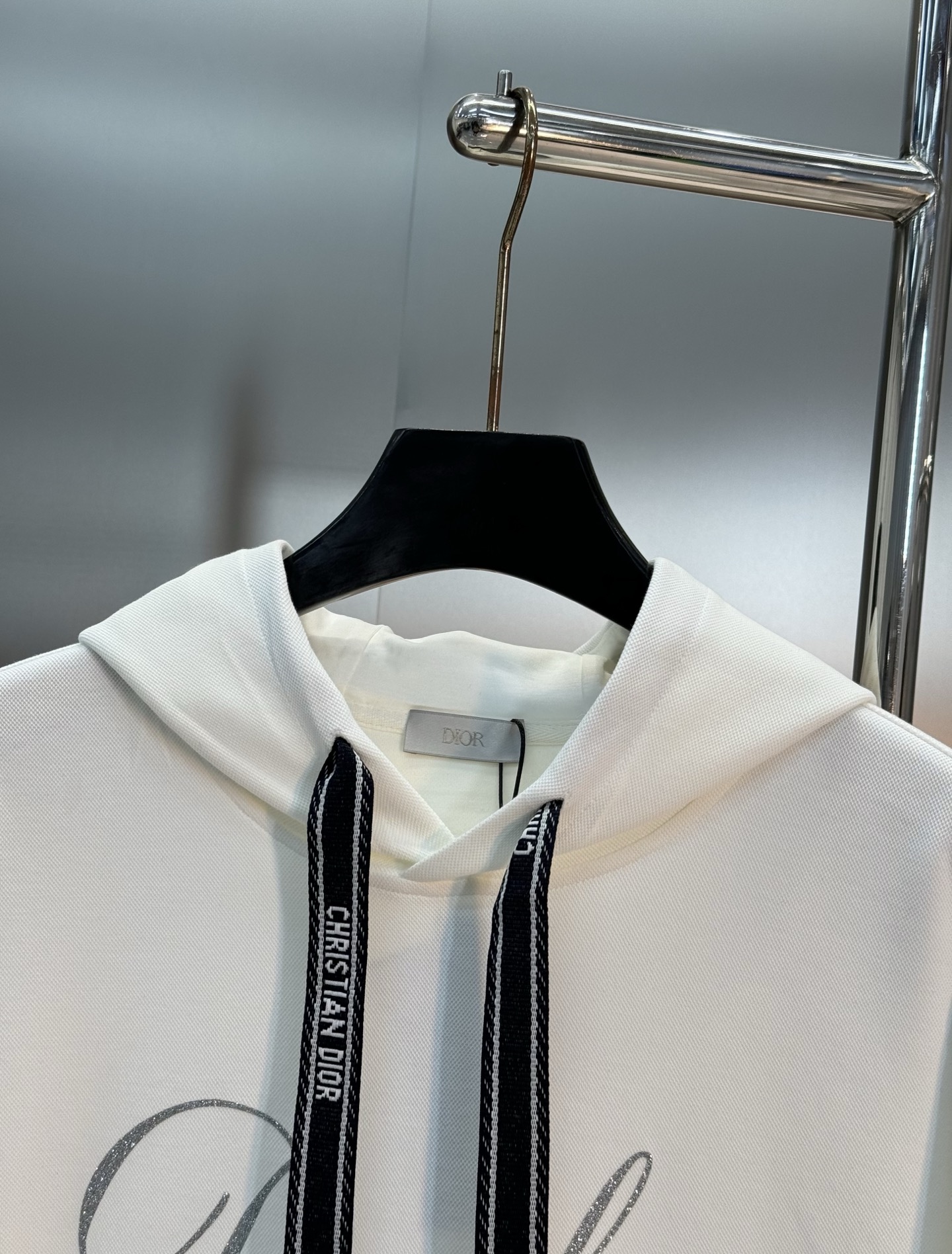 Dior Dorking25s新品连帽卫衣.迪奥日常款.黑色主色+白色草写Logo，辨识度超高!柔软棉质