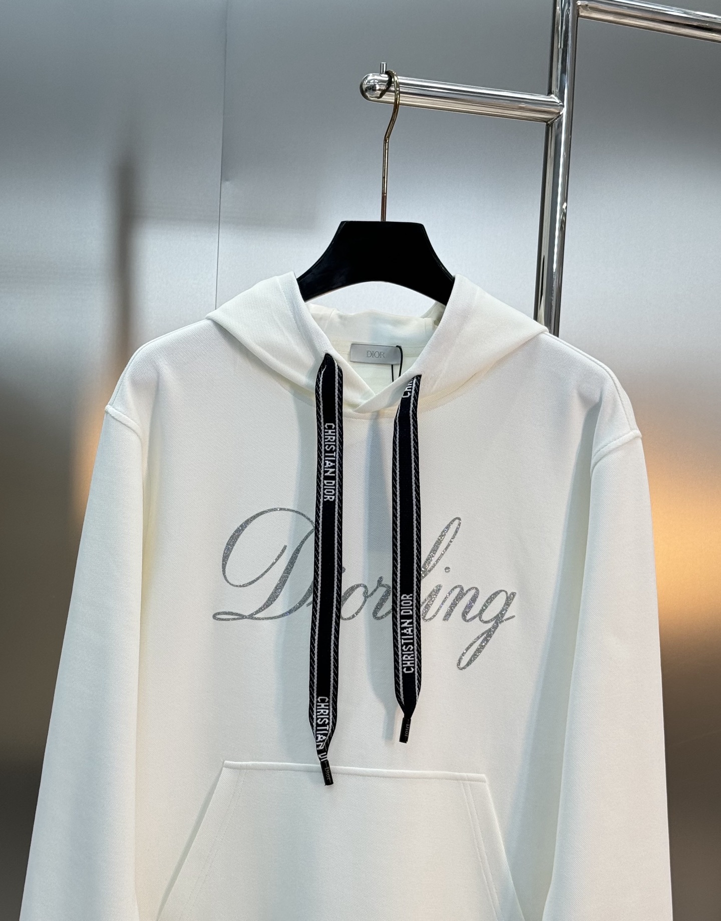 Dior Dorking25s新品连帽卫衣.迪奥日常款.黑色主色+白色草写Logo，辨识度超高!柔软棉质