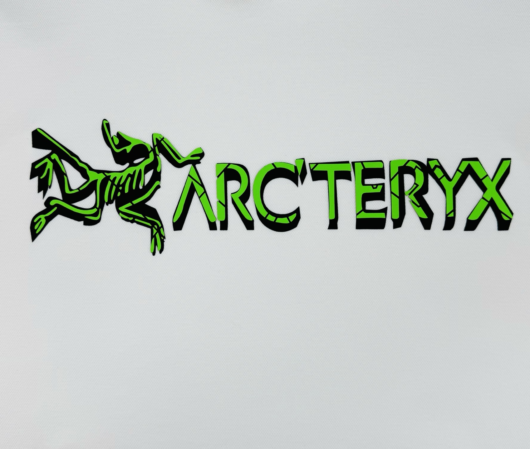 Arc'teryx始祖鸟25s新款连帽天丝卫衣.男女同款！黑色主色+荧光绿 Logo，简约又有辨识度计。