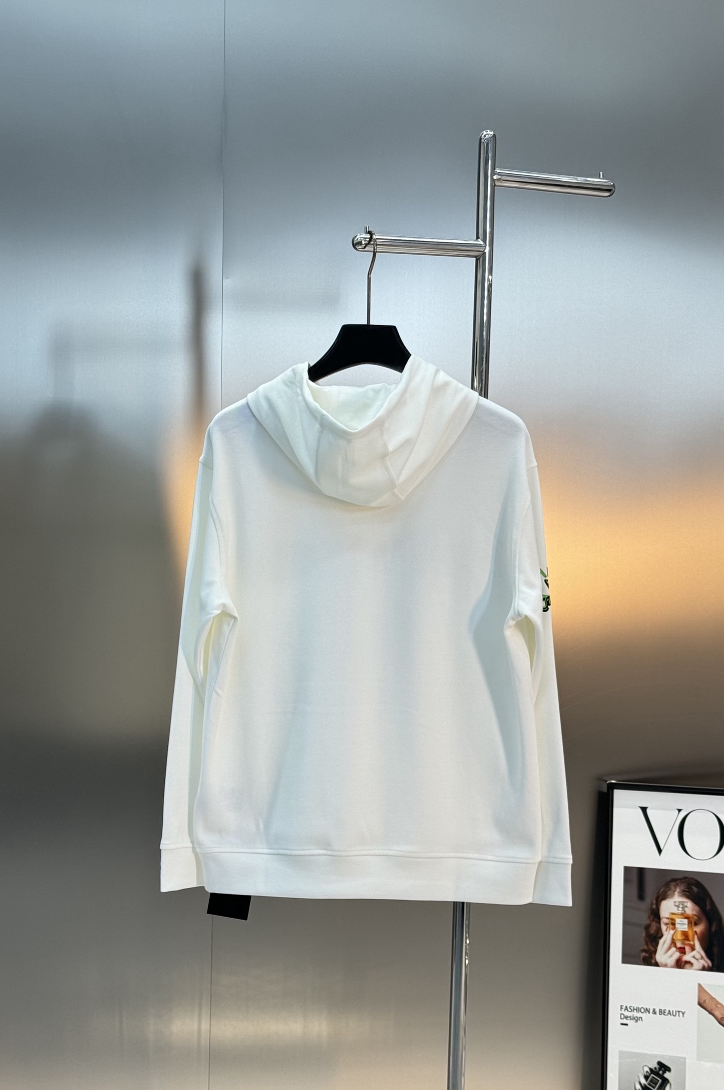 Arc'teryx始祖鸟25s新款连帽天丝卫衣.男女同款！黑色主色+荧光绿 Logo，简约又有辨识度计。