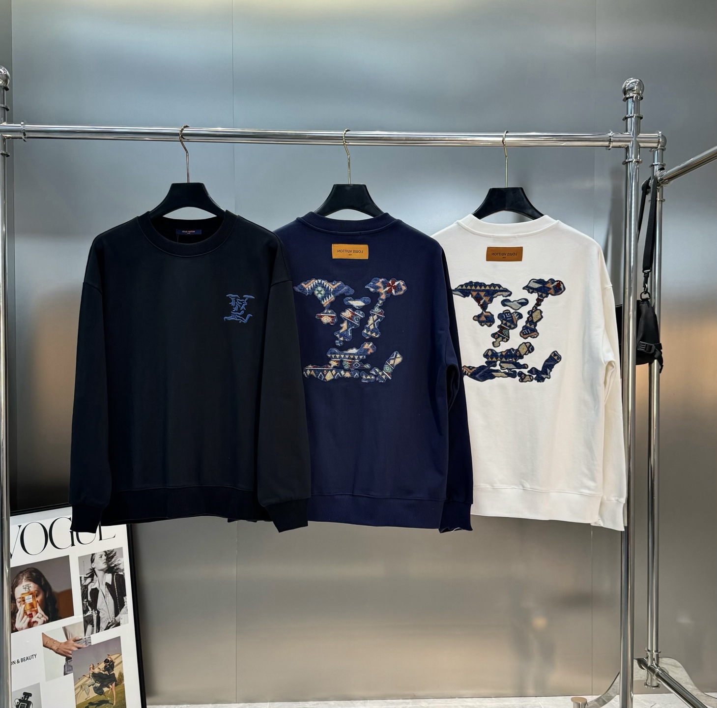 Sweat-shirt Louis Vuitton en coton avec broderie et motif bohème au dos