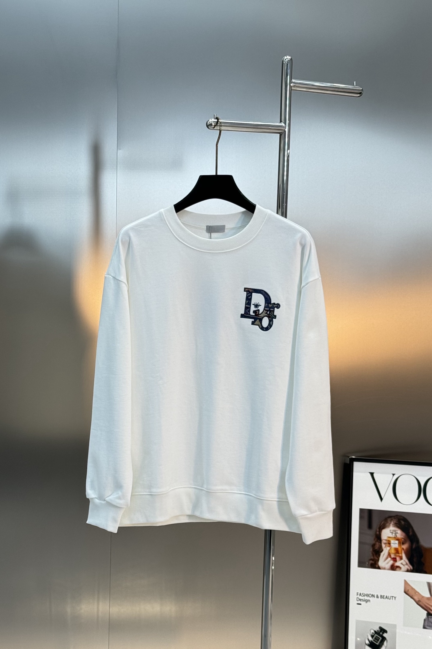 Dior Embroidered Letter Sweatshirt, Soft and Warm Cotton Fabric, Round Neck 2 i1760339996445 7972 0 0