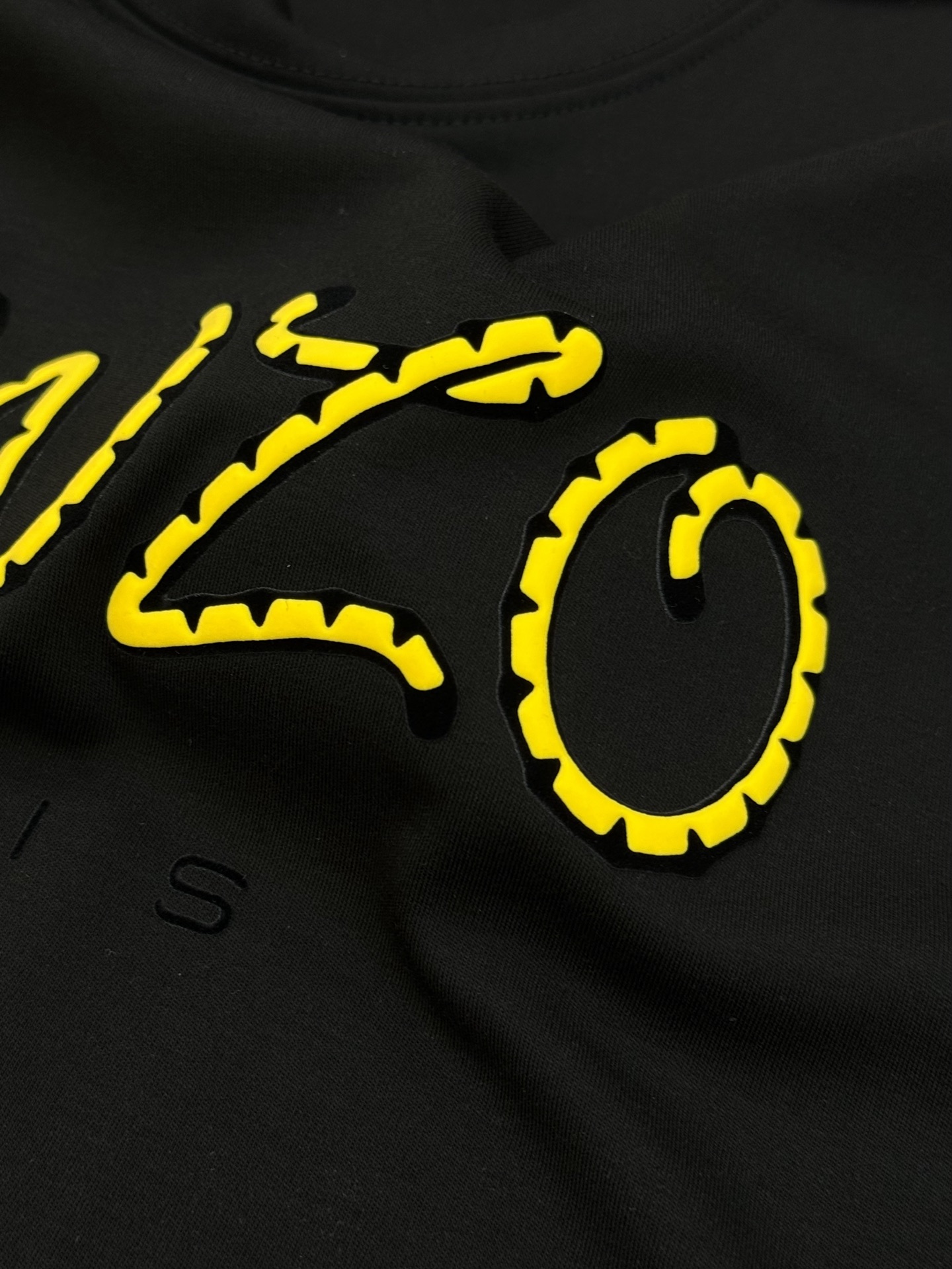 חולצת טי שירט מודאלית לגברים של Kenzo עם לוגו רקום - נוחות וסגנון 8 i1760342995841 1170 0 6