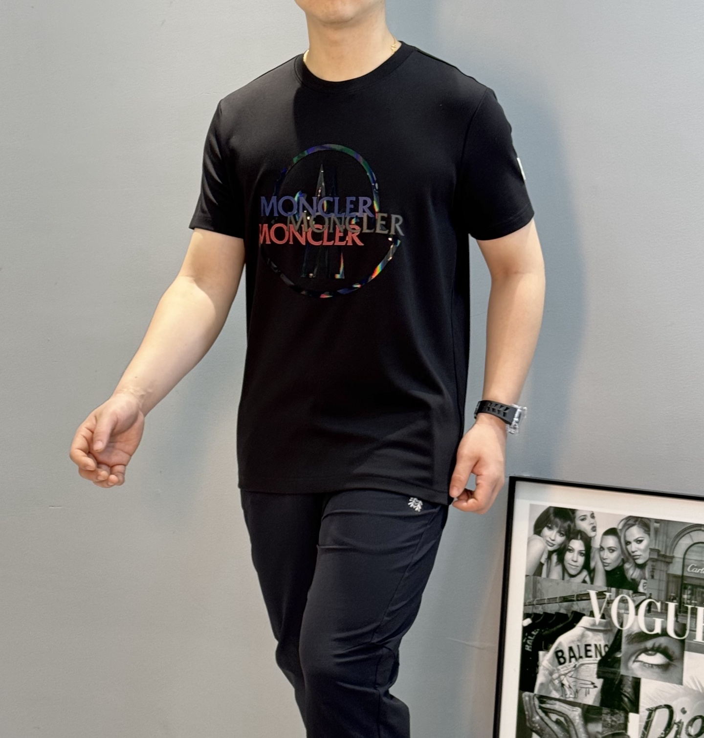 Moncler蒙口25s新款莫代尔短袖T恤，经典圆领设计，300g莫代尔柔软棉质面料，穿着舒适透气。正面