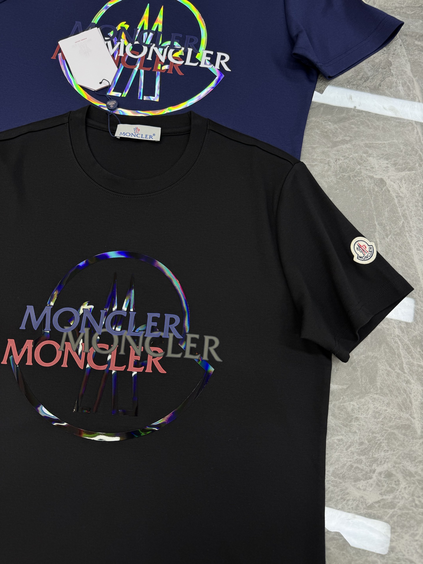 Moncler蒙口25s新款莫代尔短袖T恤，经典圆领设计，300g莫代尔柔软棉质面料，穿着舒适透气。正面