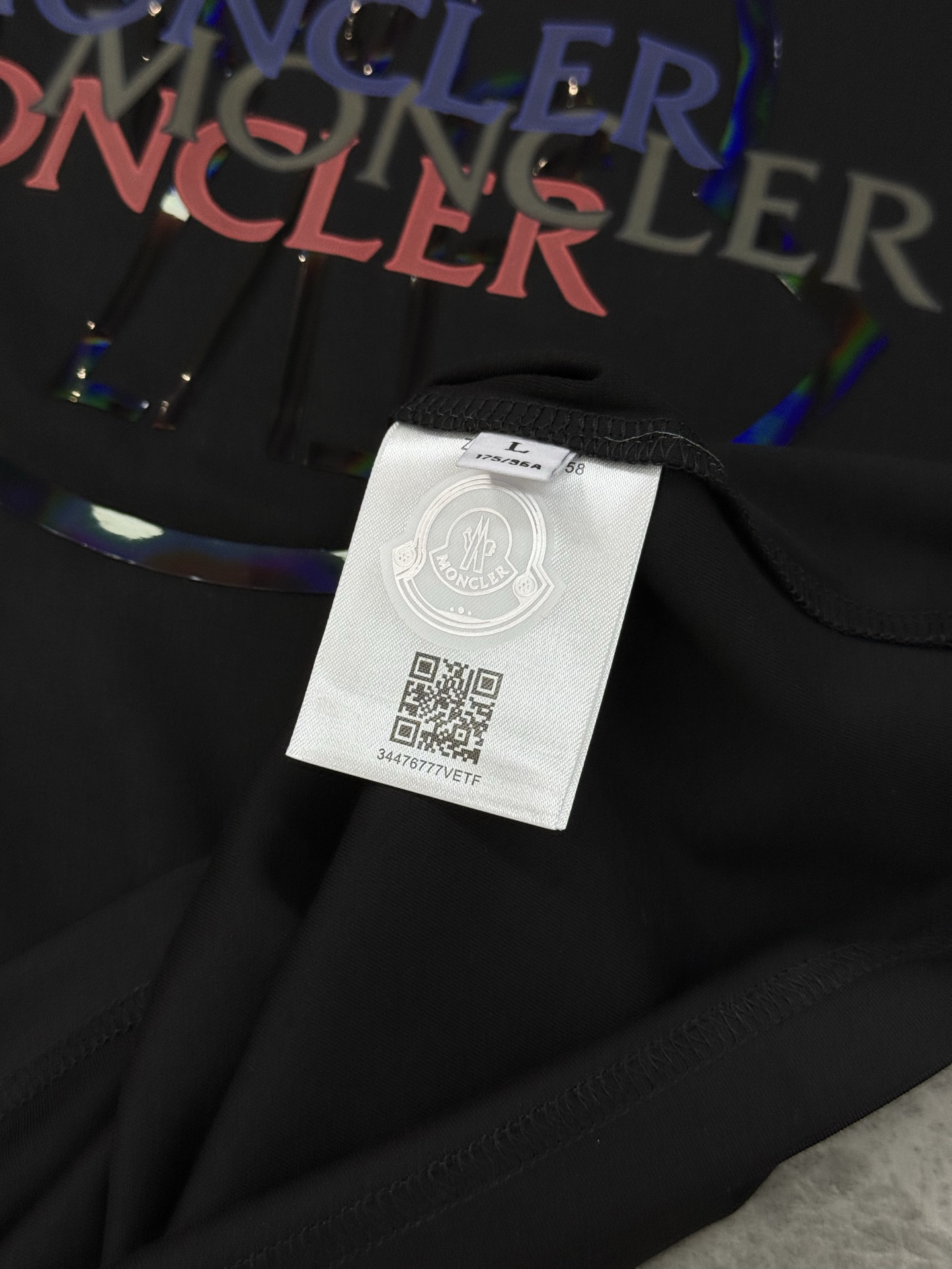 Moncler蒙口25s新款莫代尔短袖T恤，经典圆领设计，300g莫代尔柔软棉质面料，穿着舒适透气。正面