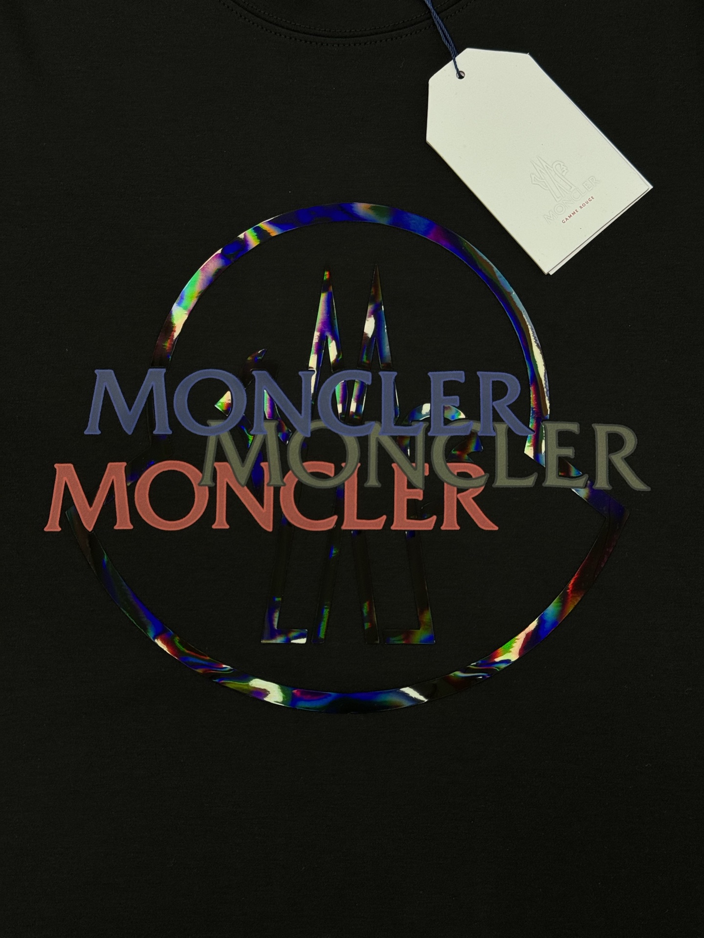 Moncler蒙口25s新款莫代尔短袖T恤，经典圆领设计，300g莫代尔柔软棉质面料，穿着舒适透气。正面