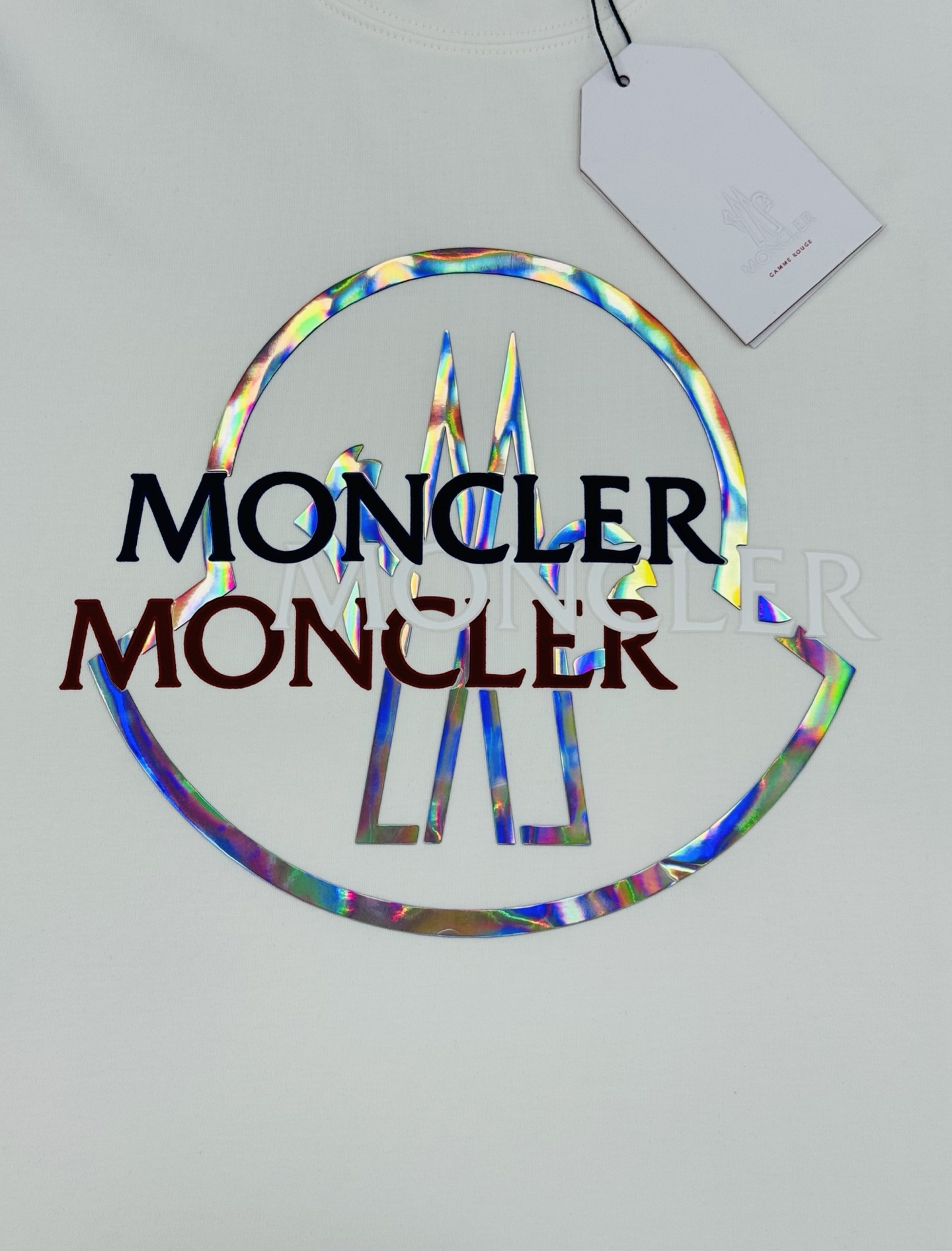 Moncler蒙口25s新款莫代尔短袖T恤，经典圆领设计，300g莫代尔柔软棉质面料，穿着舒适透气。正面