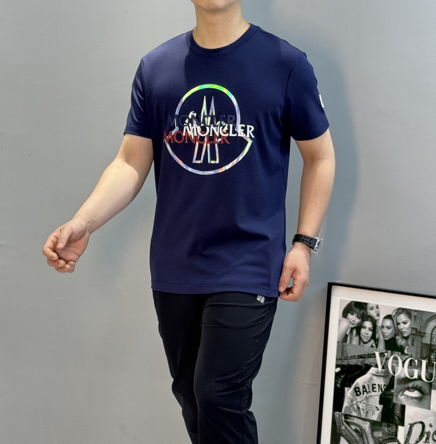 Moncler蒙口25s新款莫代尔短袖T恤，经典圆领设计，300g莫代尔柔软棉质面料，穿着舒适透气。正面