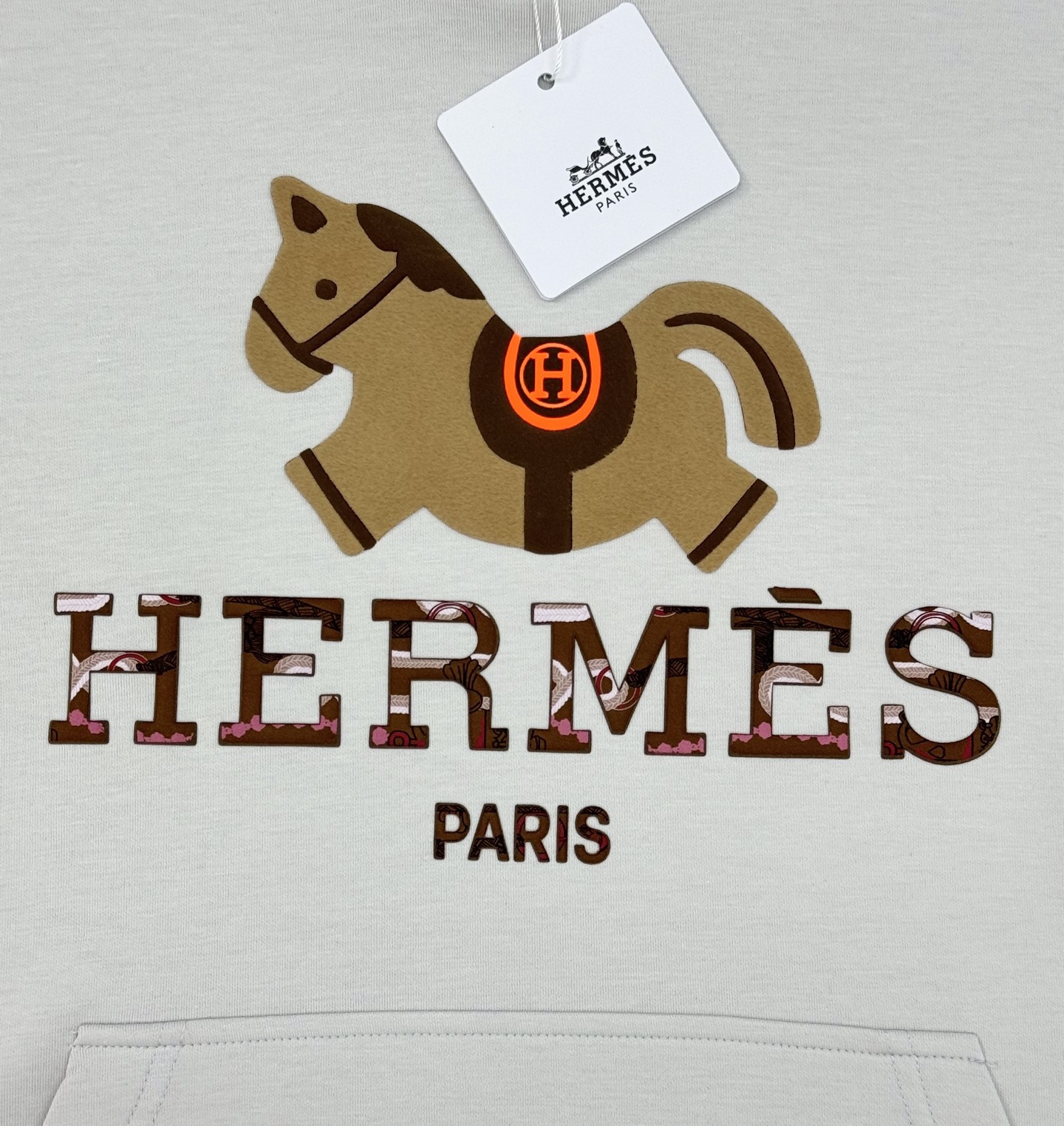 Hermès爱马仕25s新款连帽卫衣，棉莫柔软棉质面料，舒适又保暖，日常穿搭超百搭!正面有经典“HERM