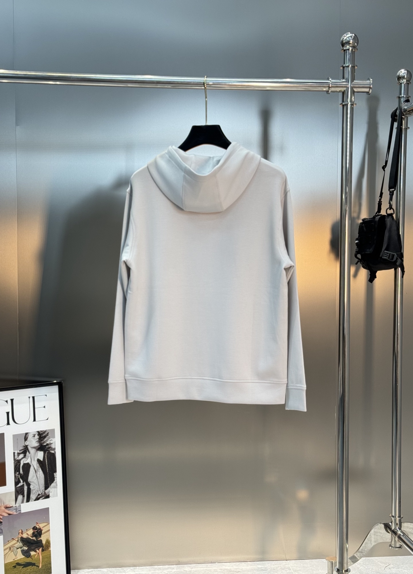 Hermès爱马仕25s新款连帽卫衣，棉莫柔软棉质面料，舒适又保暖，日常穿搭超百搭!正面有经典“HERM