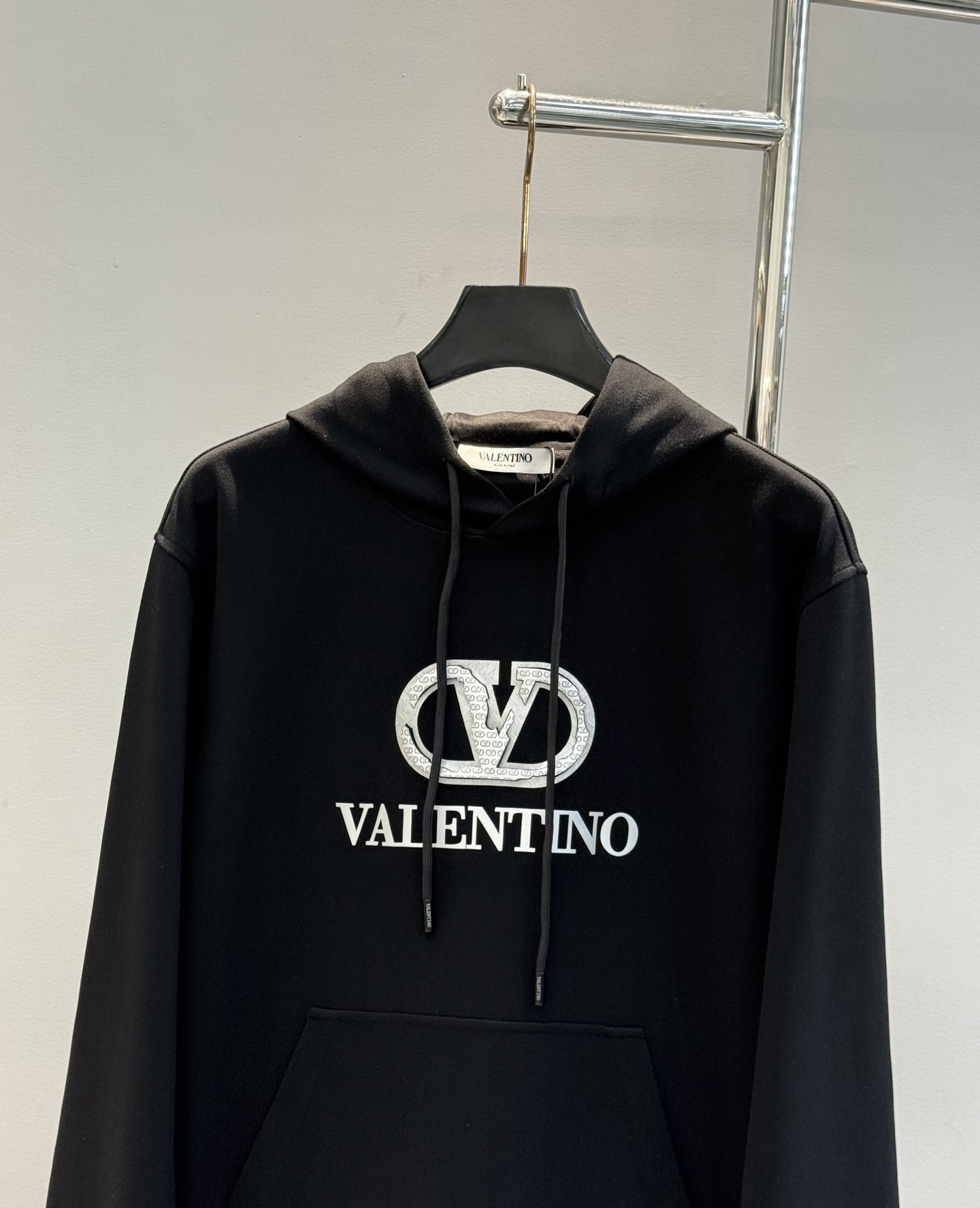 Valentino华伦天奴25s新款连帽卫衣，男女同款！380g天丝面料.柔软棉质面料，穿着舒适又保暖。