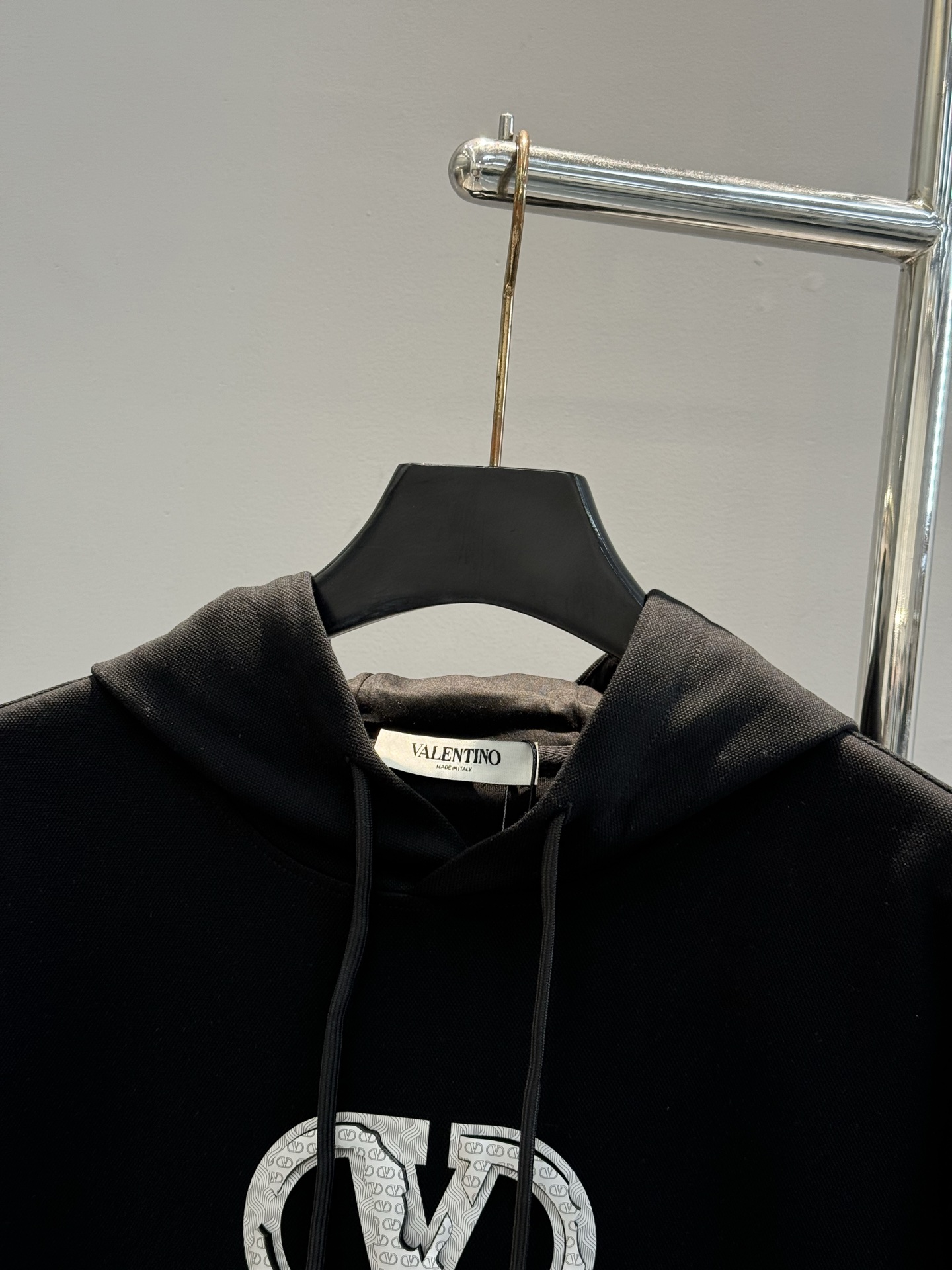 Valentino华伦天奴25s新款连帽卫衣，男女同款！380g天丝面料.柔软棉质面料，穿着舒适又保暖。