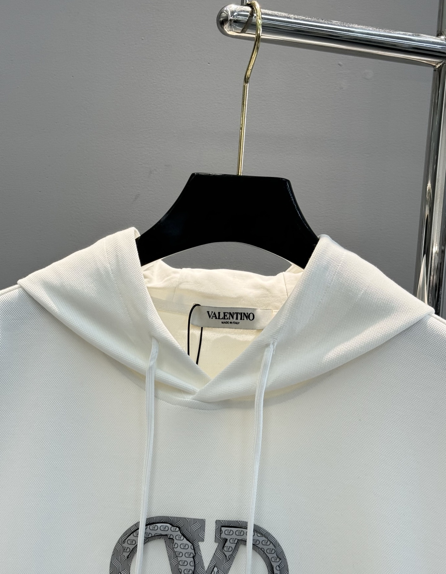 Valentino华伦天奴25s新款连帽卫衣，男女同款！380g天丝面料.柔软棉质面料，穿着舒适又保暖。