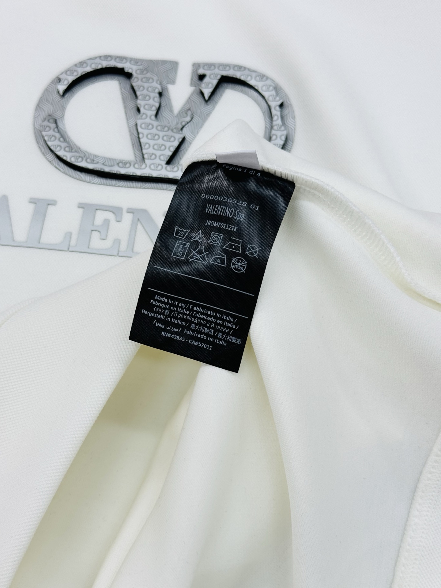 Valentino华伦天奴25s新款连帽卫衣，男女同款！380g天丝面料.柔软棉质面料，穿着舒适又保暖。