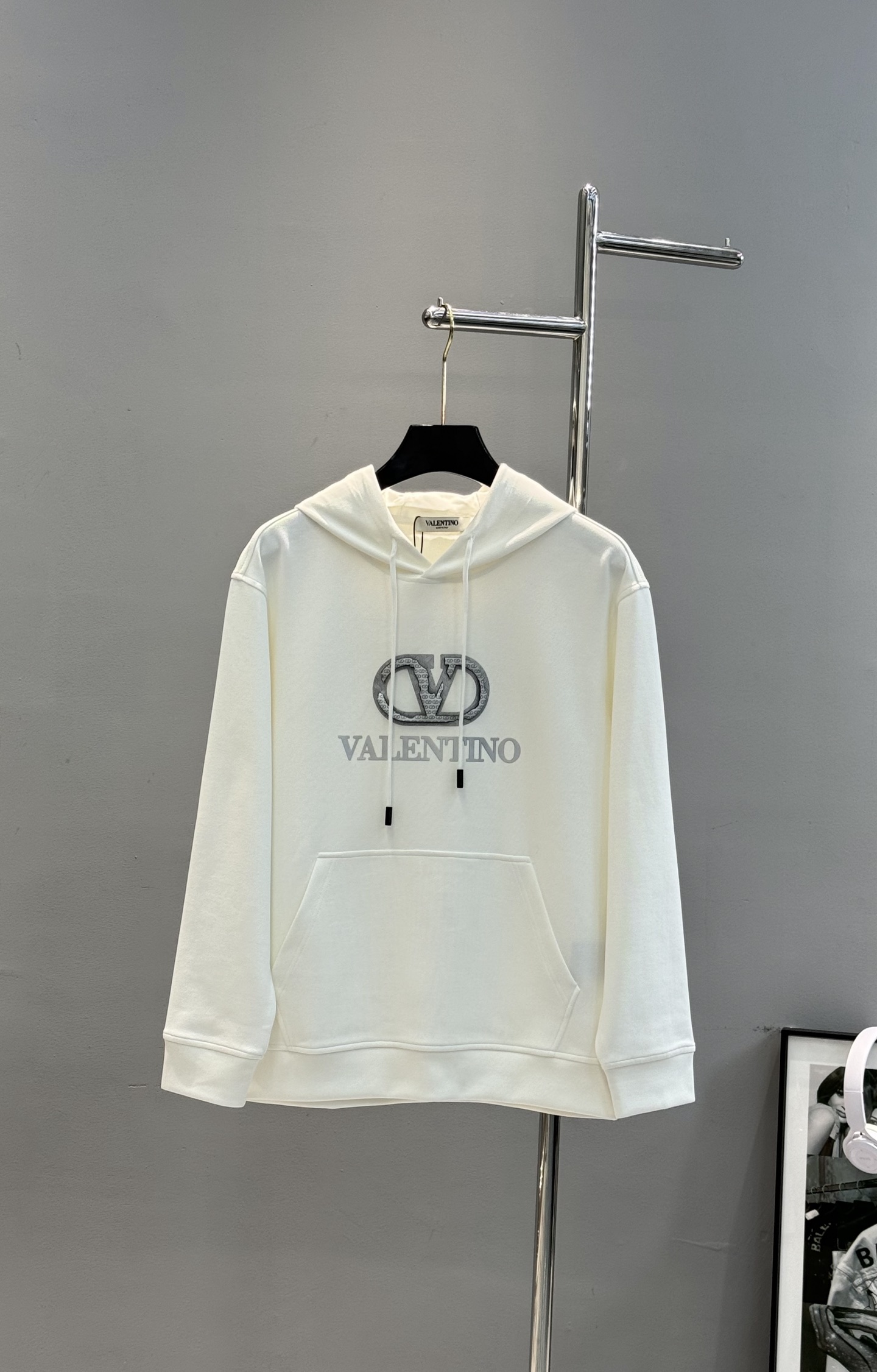 Valentino华伦天奴25s新款连帽卫衣，男女同款！380g天丝面料.柔软棉质面料，穿着舒适又保暖。