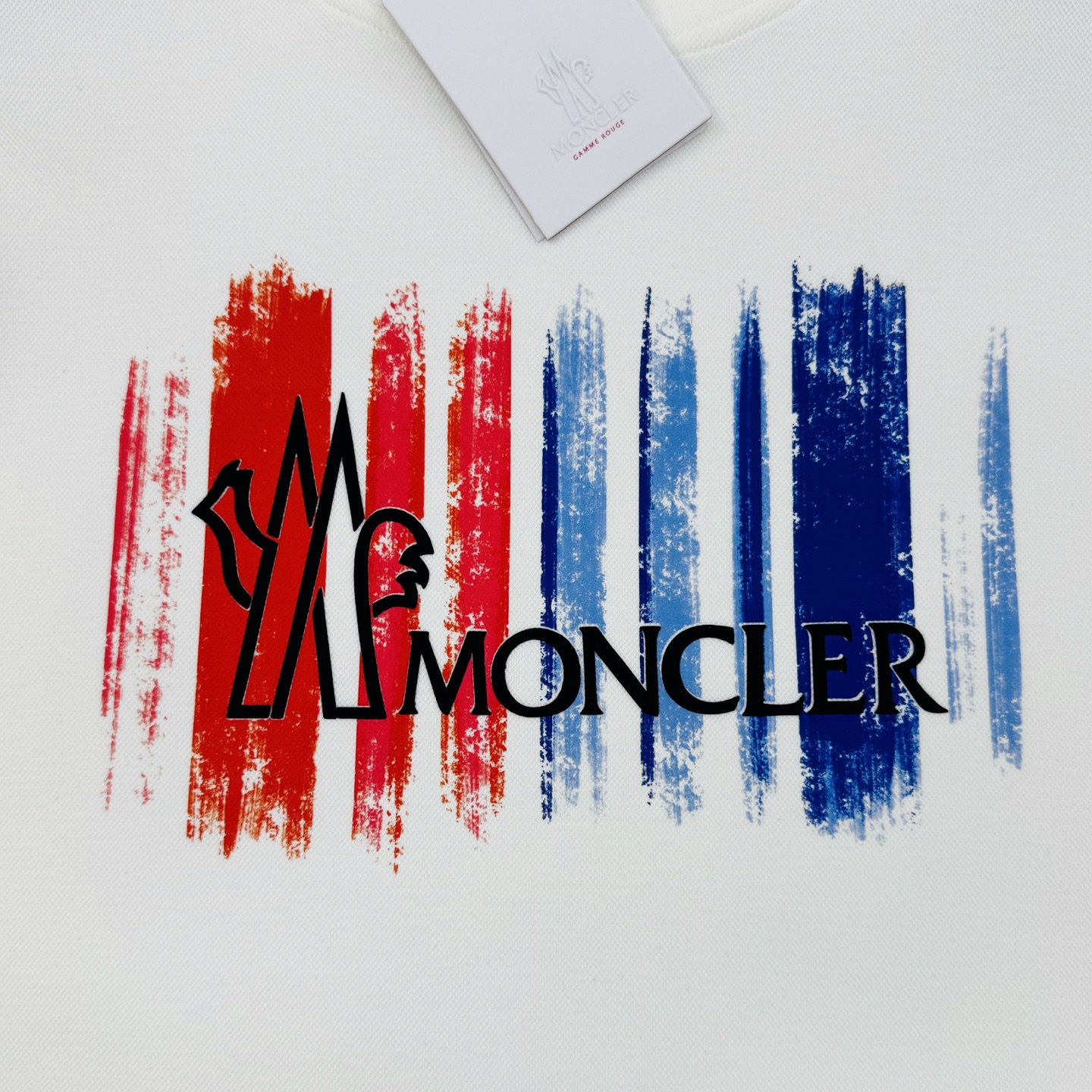Moncler蒙口25s新品连帽卫衣，采用超舒适的天丝面料.柔软棉质面料，穿着舒适又保暖。正面彩色条纹+