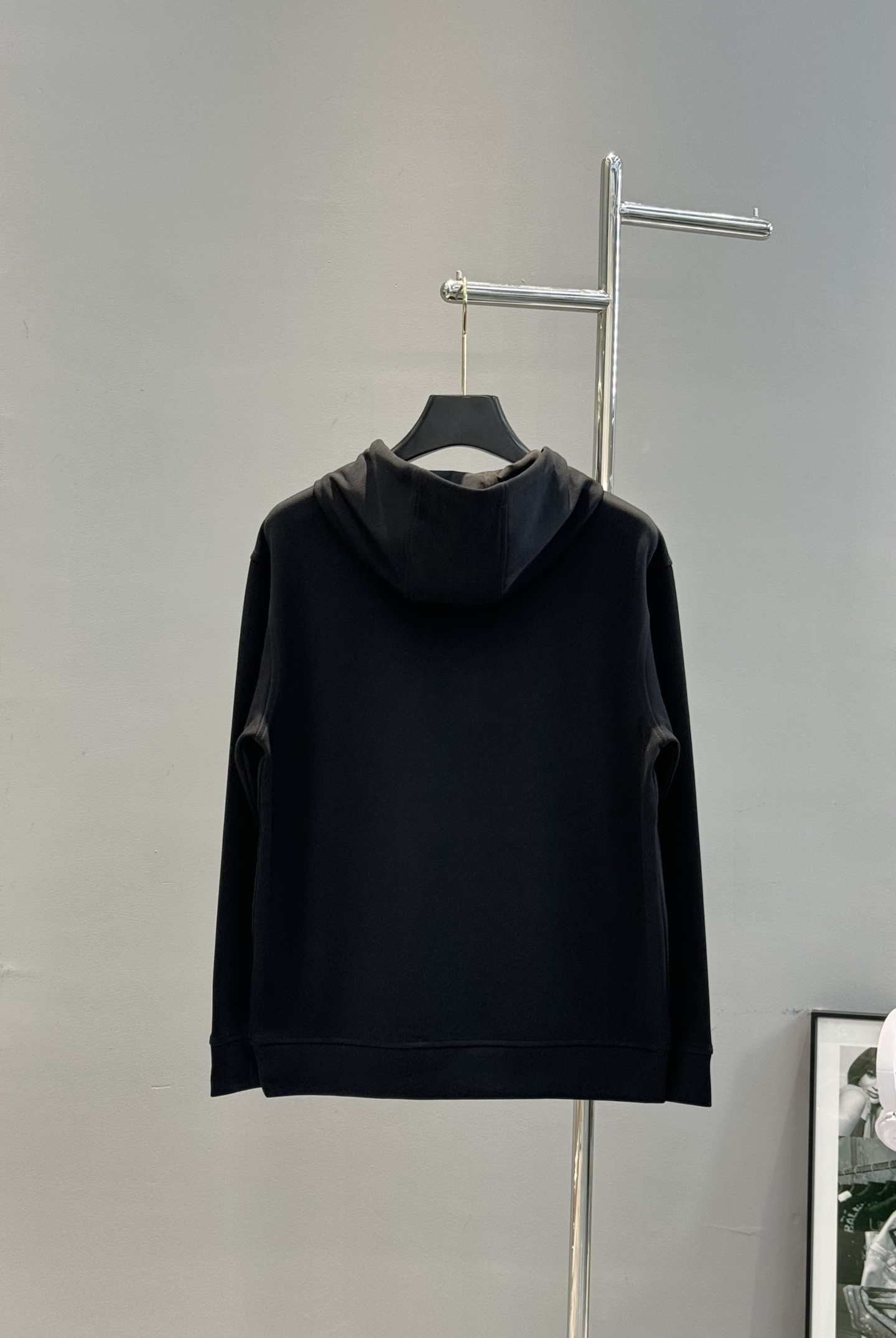 Hermes爱马仕25s新款连帽卫衣，超柔软舒适的天丝面料材质，柔软舒适，春秋季节超适合!正面涂鸦印花，