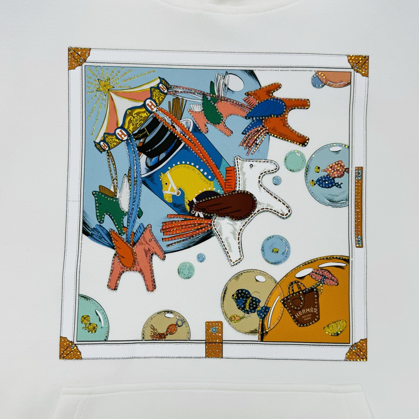 Hermes爱马仕25s新款连帽卫衣，超柔软舒适的天丝面料材质，柔软舒适，春秋季节超适合!正面涂鸦印花，