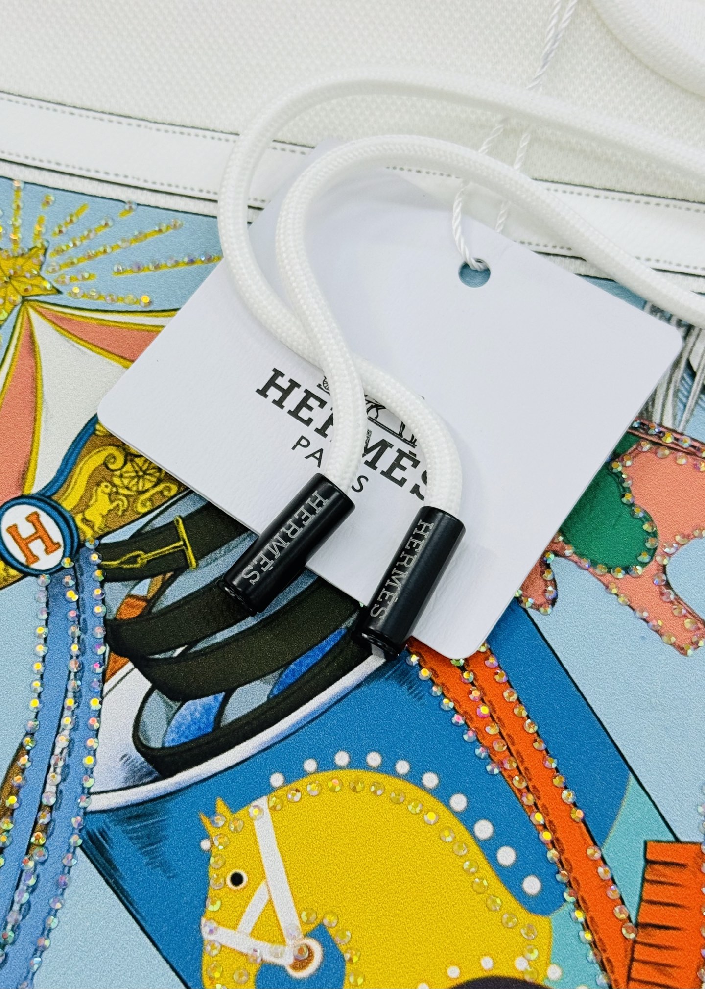 Hermes爱马仕25s新款连帽卫衣，超柔软舒适的天丝面料材质，柔软舒适，春秋季节超适合!正面涂鸦印花，