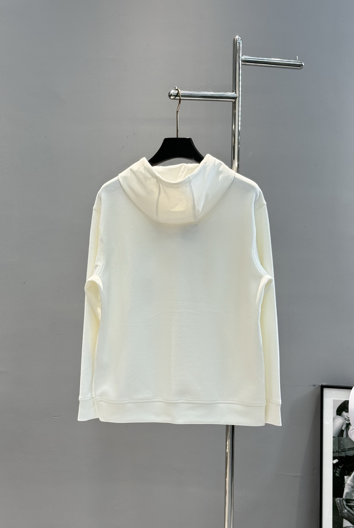 Hermes爱马仕25s新款连帽卫衣，超柔软舒适的天丝面料材质，柔软舒适，春秋季节超适合!正面涂鸦印花，