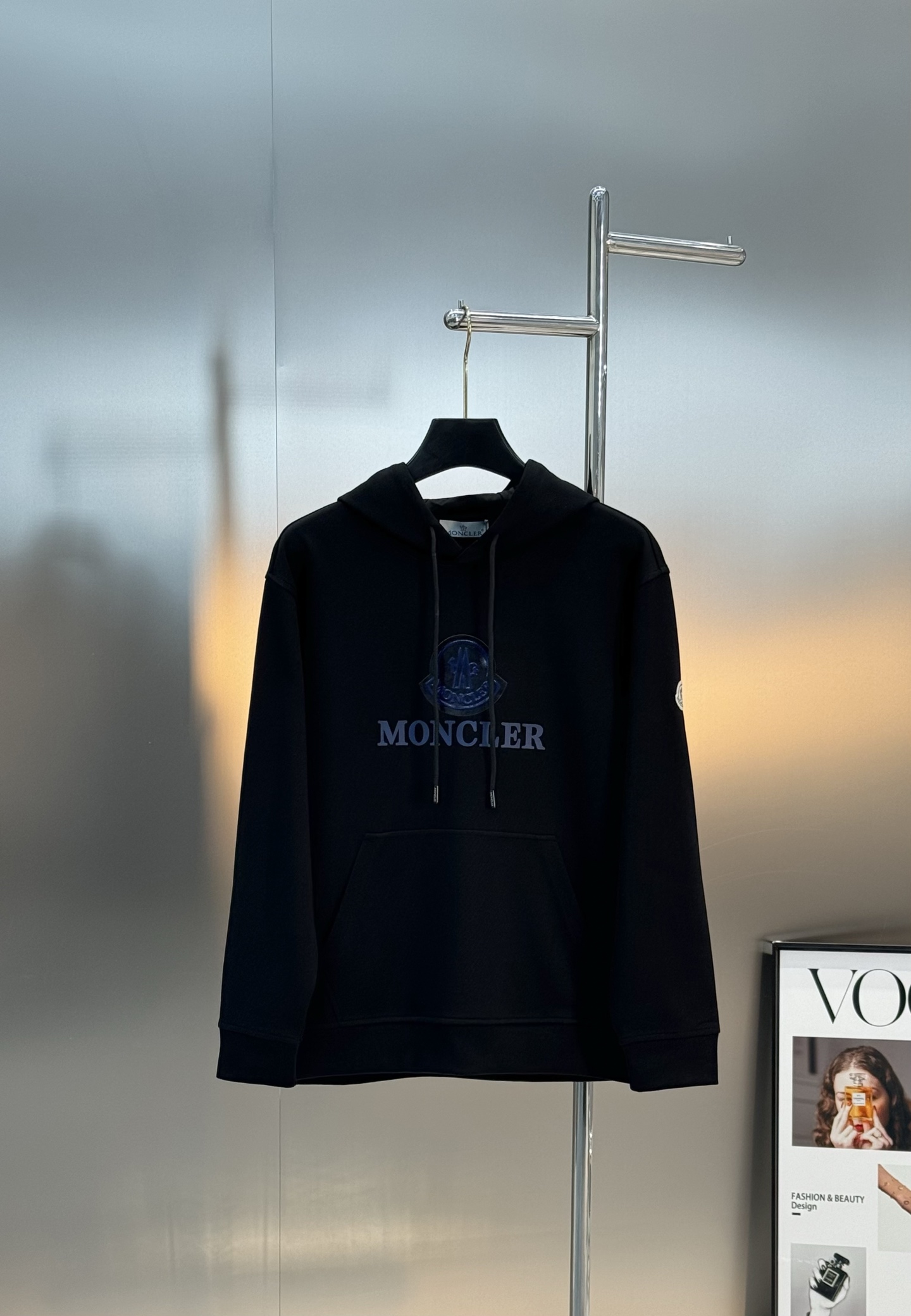 Moncler蒙口新款连帽卫衣，超舒适天丝面料.柔软棉质面料，舒适又保暖，日常穿搭超百搭!正面品牌标志+