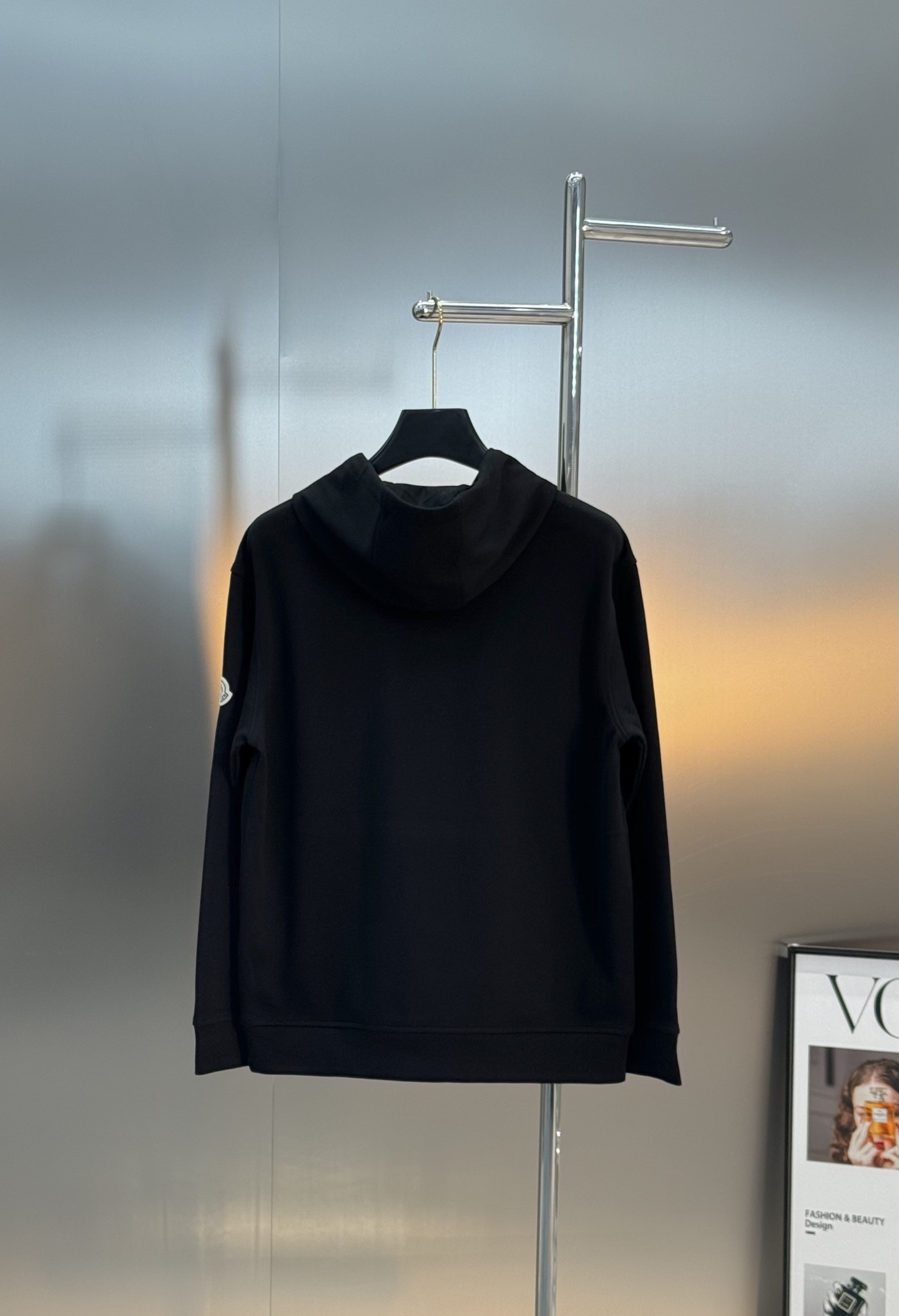 Moncler蒙口新款连帽卫衣，超舒适天丝面料.柔软棉质面料，舒适又保暖，日常穿搭超百搭!正面品牌标志+