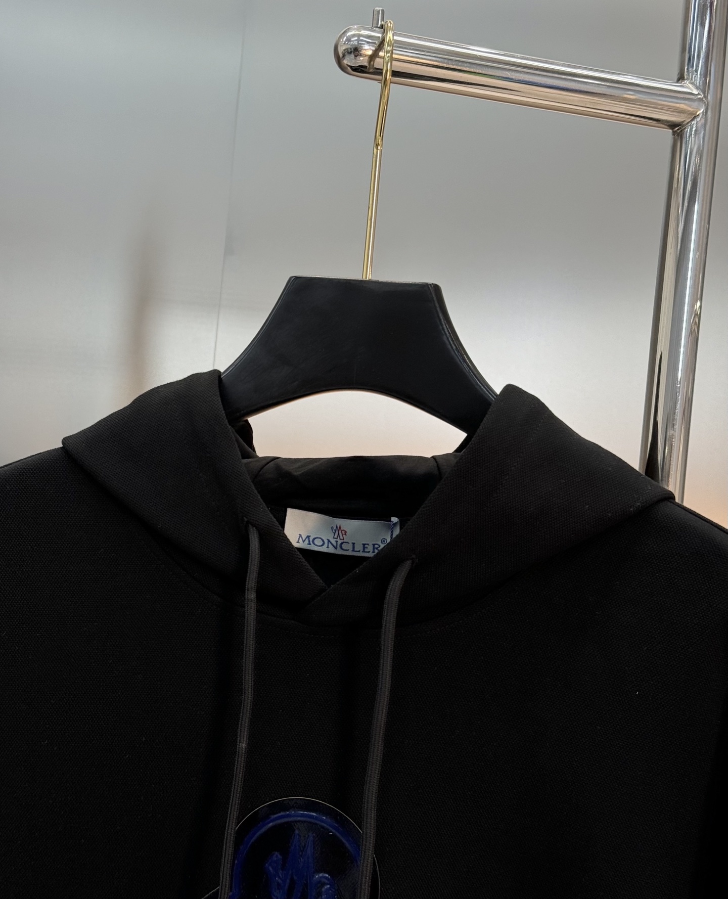Moncler蒙口新款连帽卫衣，超舒适天丝面料.柔软棉质面料，舒适又保暖，日常穿搭超百搭!正面品牌标志+
