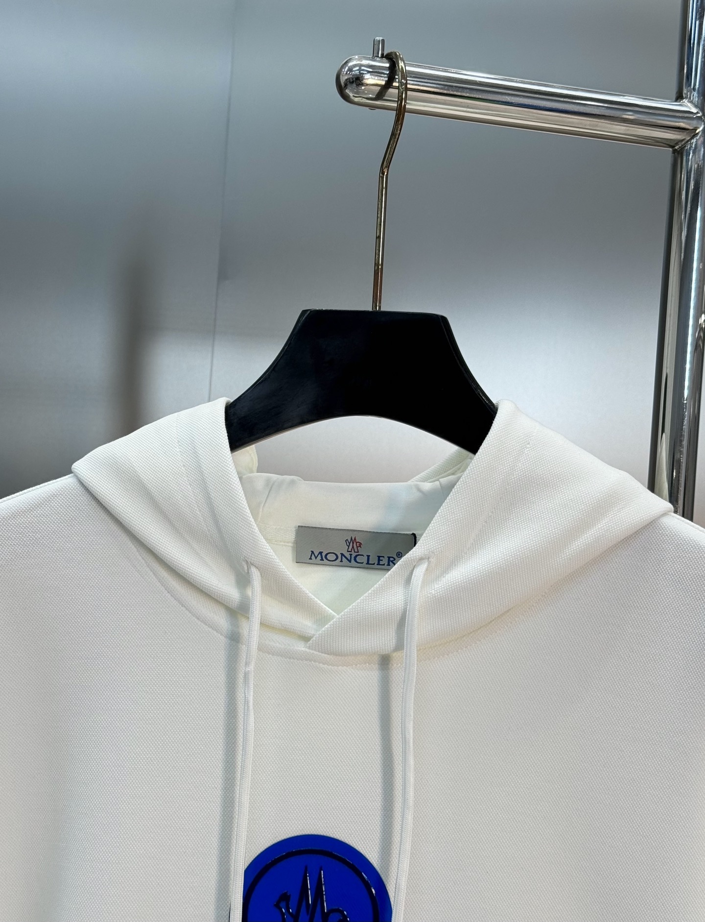 Moncler蒙口新款连帽卫衣，超舒适天丝面料.柔软棉质面料，舒适又保暖，日常穿搭超百搭!正面品牌标志+