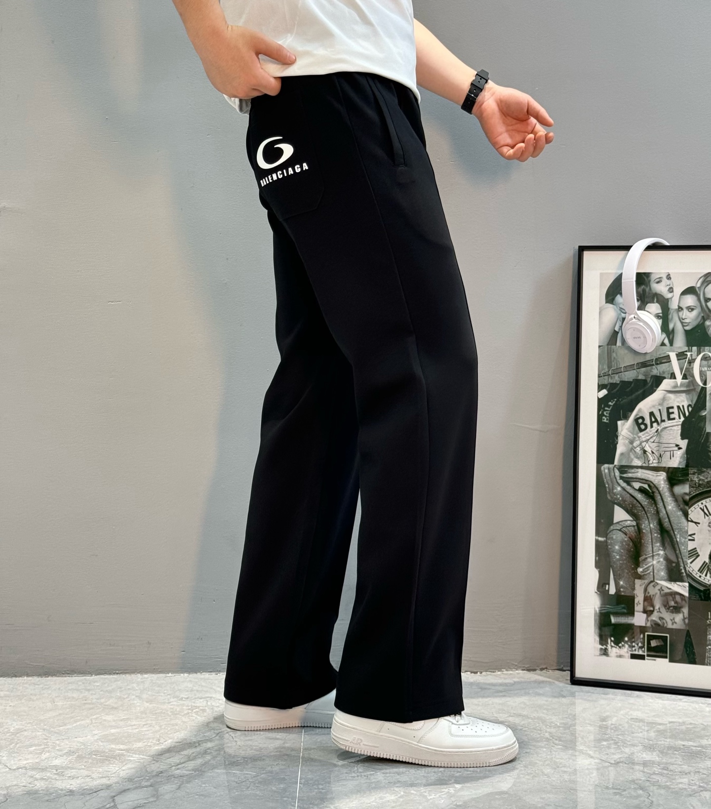 Balenciaga Paris Straight-Leg Lounge Pants - Comfortable & Stylish 3 i1760444181627 8591 0 1