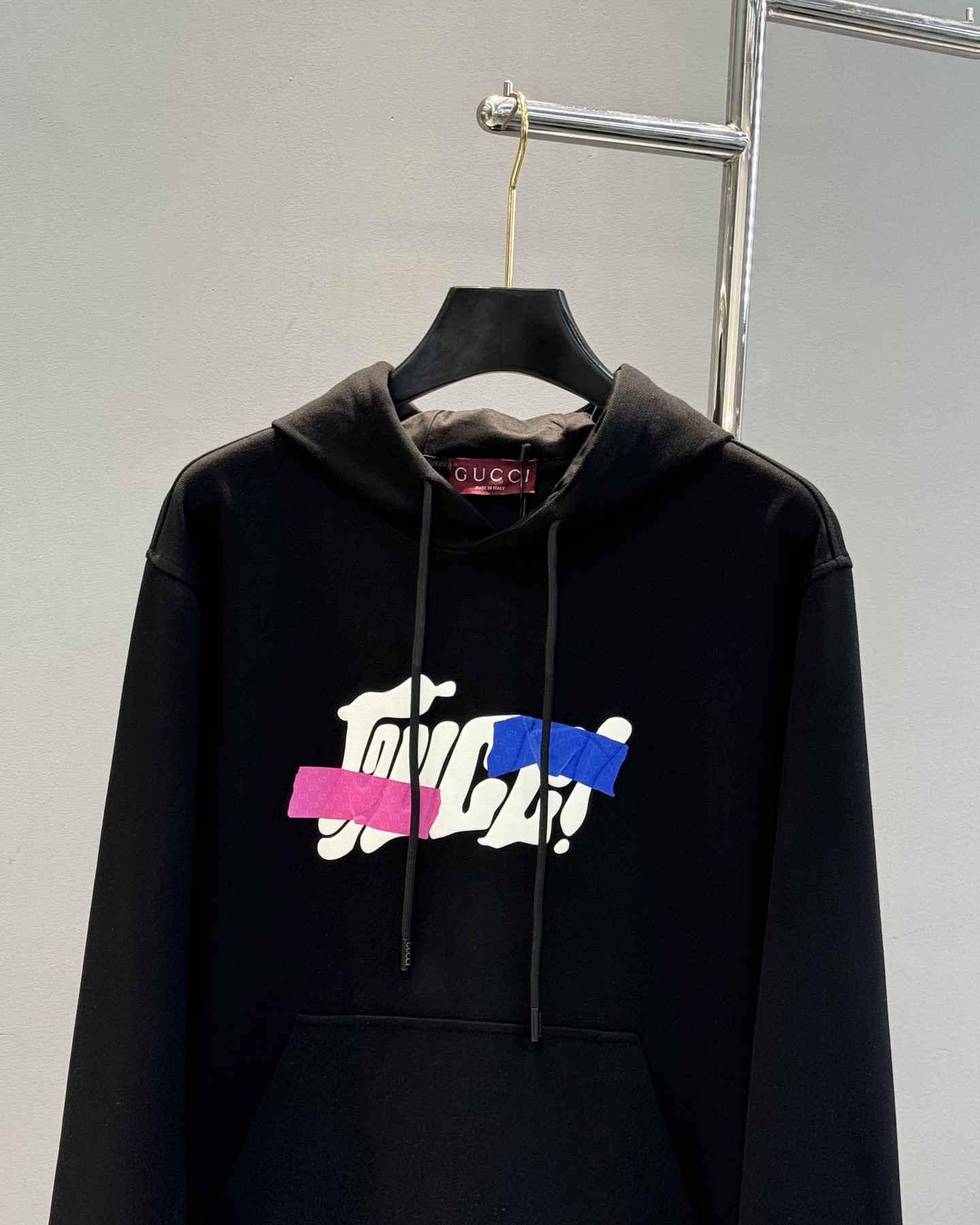 Gucci古奇25s新款连帽卫衣，甄选天丝面料.柔软棉质面料，穿着舒适又保暖。正面彩色品牌字母，双层高温