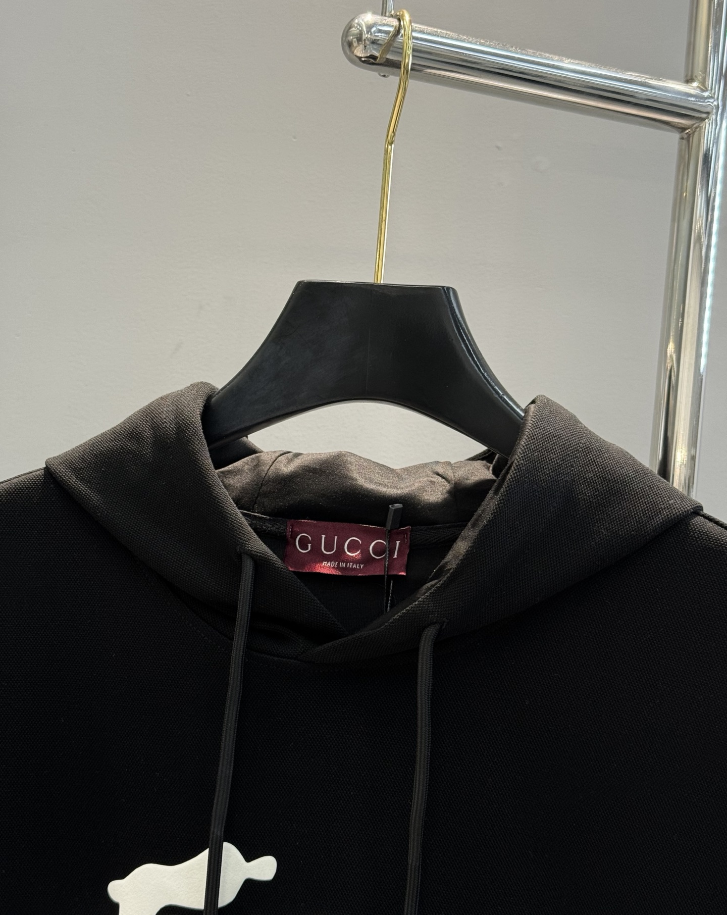 Gucci古奇25s新款连帽卫衣，甄选天丝面料.柔软棉质面料，穿着舒适又保暖。正面彩色品牌字母，双层高温