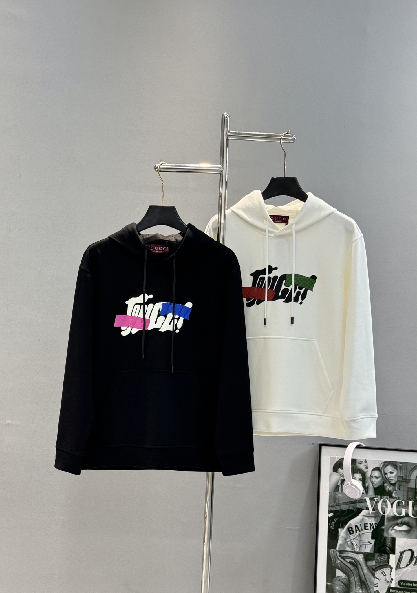 Gucci古奇25s新款连帽卫衣，甄选天丝面料.柔软棉质面料，穿着舒适又保暖。正面彩色品牌字母，双层高温