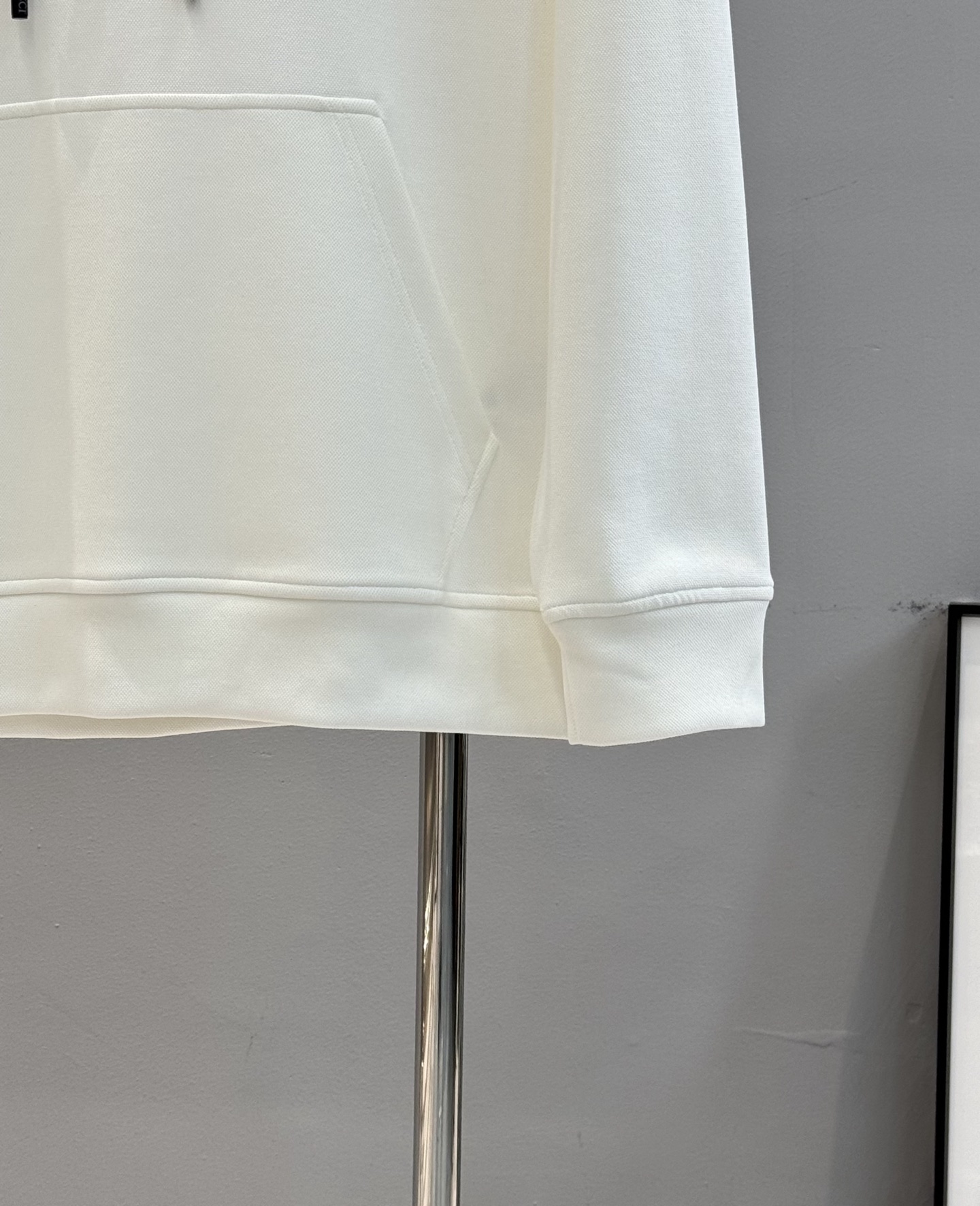 Gucci古奇25s新款连帽卫衣，甄选天丝面料.柔软棉质面料，穿着舒适又保暖。正面彩色品牌字母，双层高温