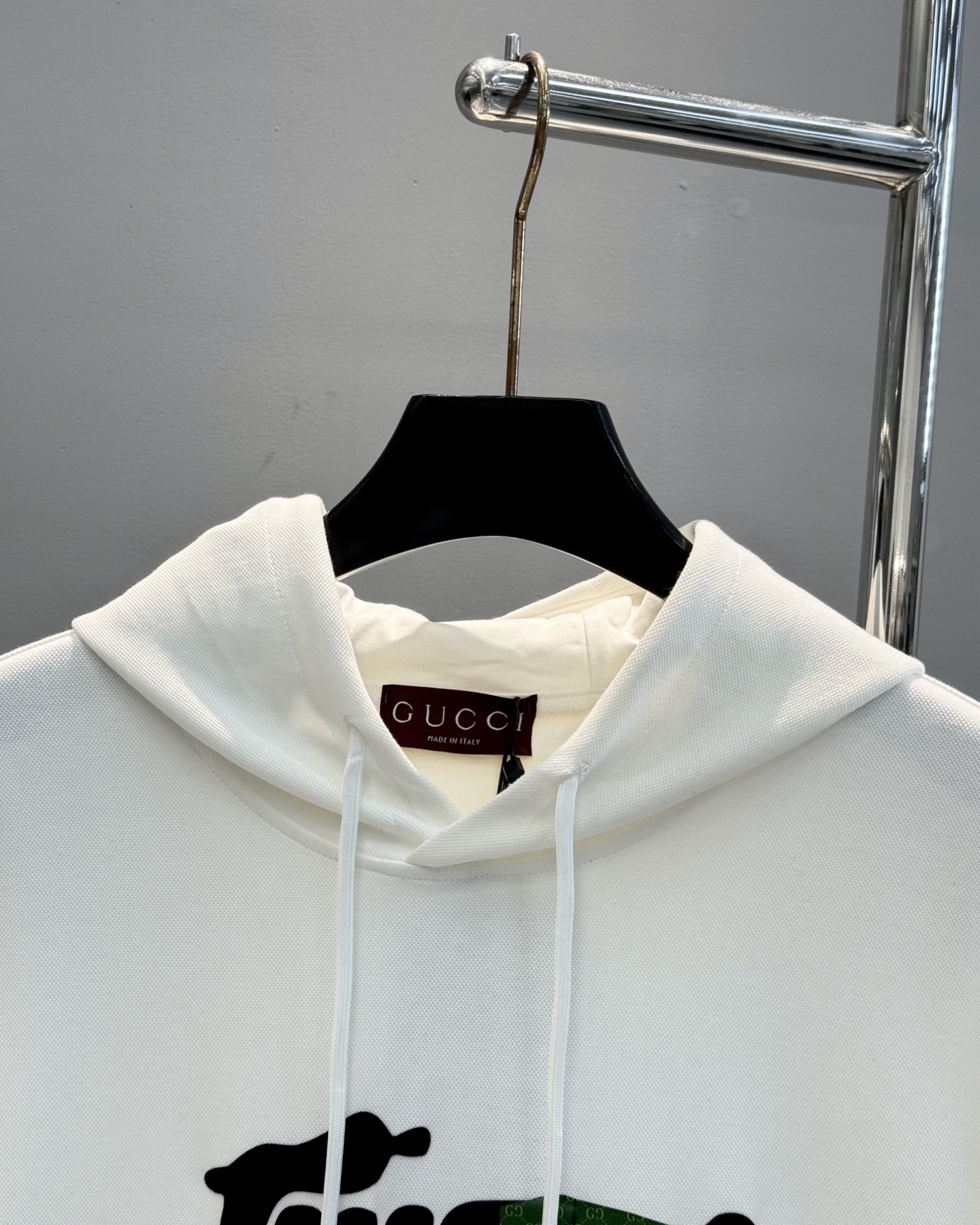 Gucci古奇25s新款连帽卫衣，甄选天丝面料.柔软棉质面料，穿着舒适又保暖。正面彩色品牌字母，双层高温
