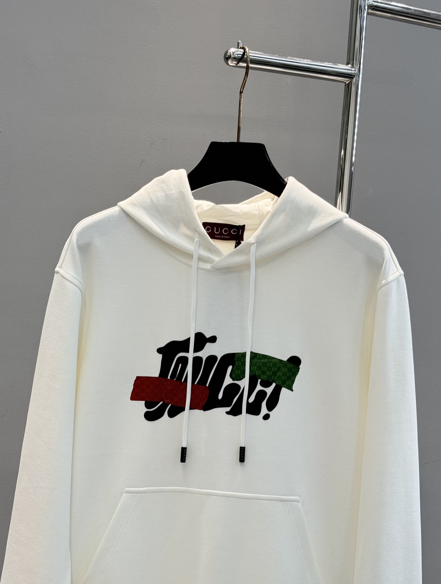 Gucci古奇25s新款连帽卫衣，甄选天丝面料.柔软棉质面料，穿着舒适又保暖。正面彩色品牌字母，双层高温